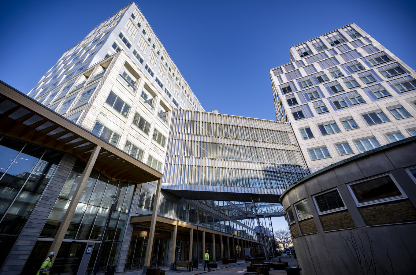 Nya vårdbyggnader på SUS ( Skånes Universitetssjukhus ) i Malmö. Men när det kommer till tjänster väntas besparingar. enligt ett nytt förslag. Arkivbild. Foto: Johan Nilsson/TT