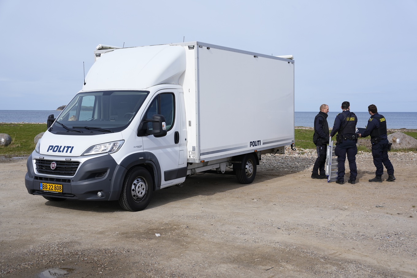 Mitt- och Västsjällands polis på plats i Havnsø på västra Själland. Foto: Claus Bech/Scanpix Danmark/TT