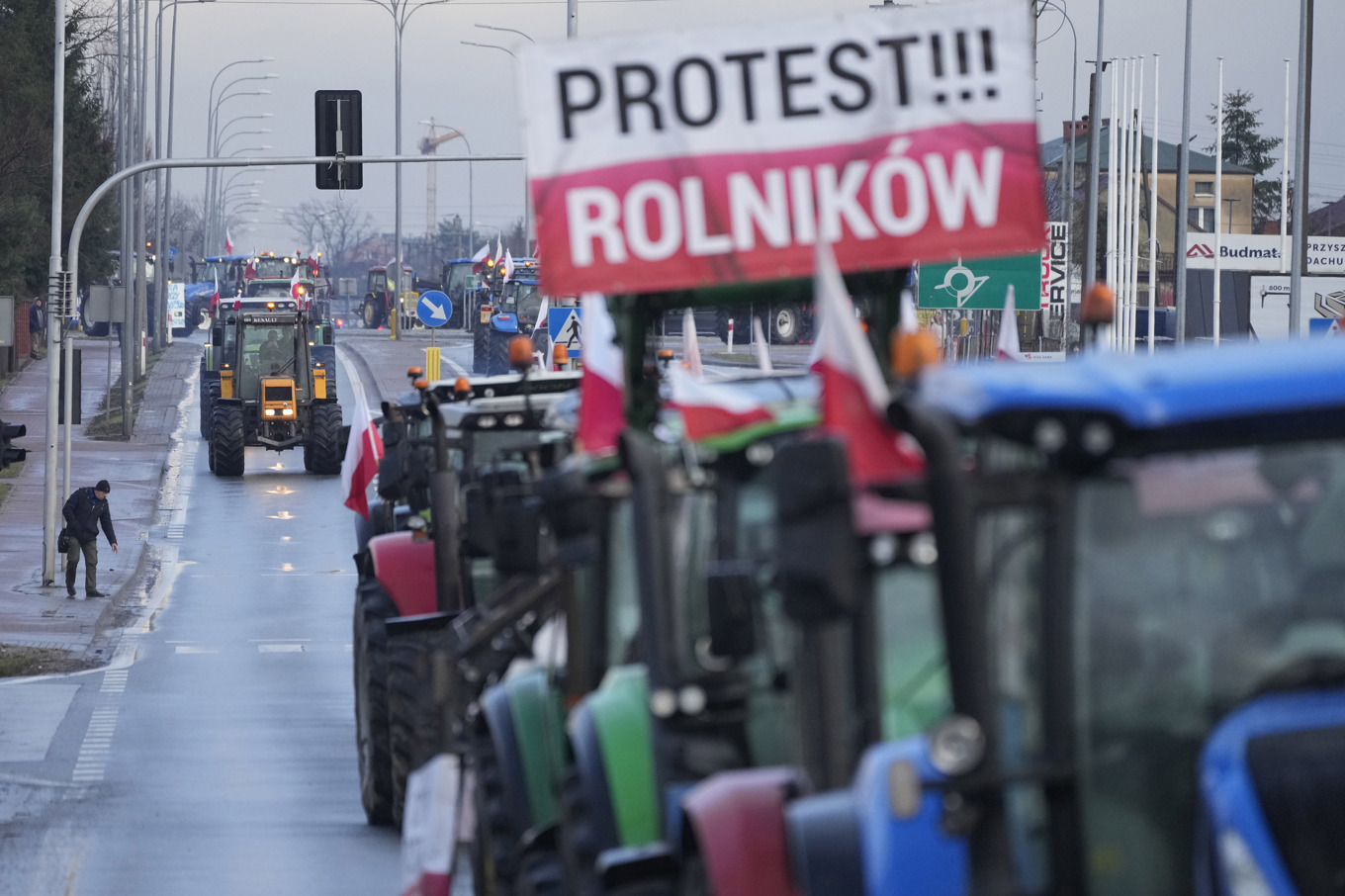 Bakom åtgärderna står framför allt Polen och Frankrike, där bönder protesterat mot EU:s handelslättnader för Ukraina. Bild från i februari. Foto: Czarek Sokolowski/AP/TT