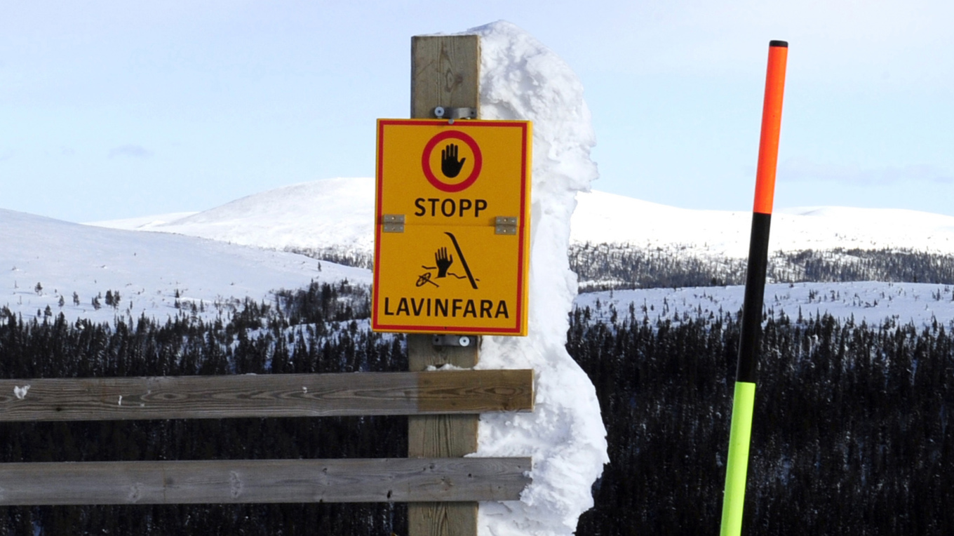 Fortsatt råder betydande lavinfara i fyra fjällområden under påskafton. Arkivbild. Foto: Nisse Schmidt / TT