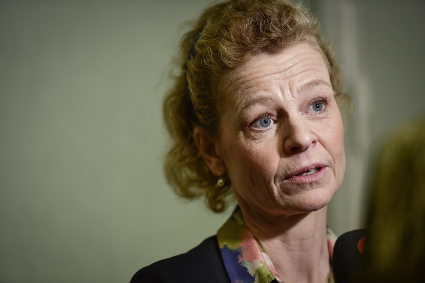 Postnords vd Annemarie Gardshol säger att bolaget kan behöva avsäga sig samhällsuppdraget att dela ut brev. Arkivbild. Foto: Stina Stjernkvist/TT