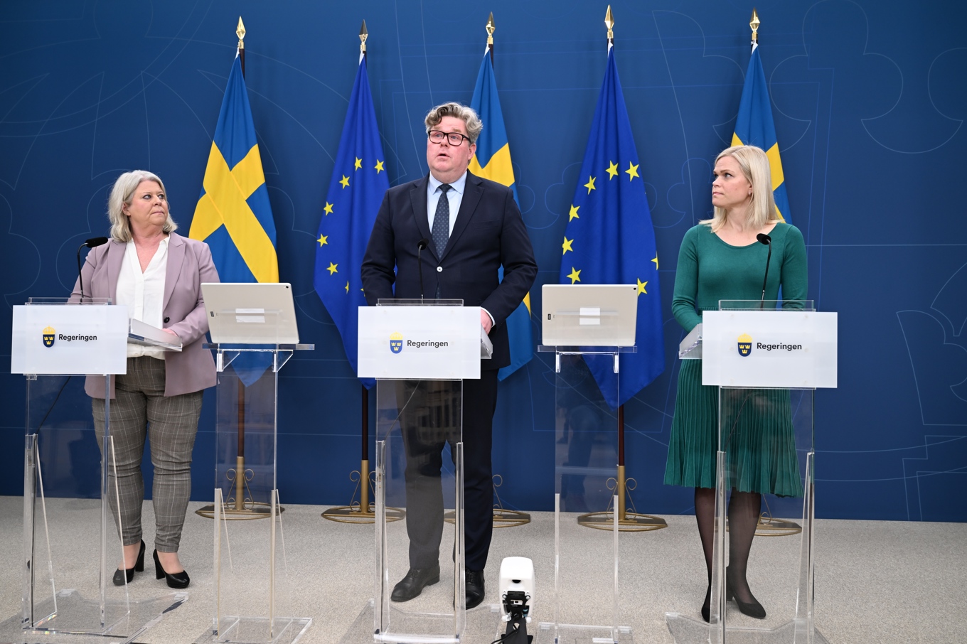 Camilla Waltersson Grönvall (M), socialtjänstminister, Gunnar Strömmer (M), justitieminister, och Paulina Brandberg (L) jämställdhetsminister. Foto: Fredrik Sandberg/TT