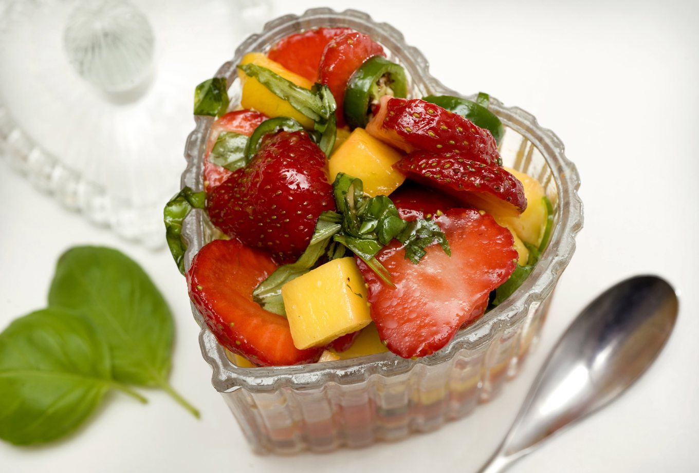 Frukt var en kategori som sjönk markant i pris under mars månad. Arkivbild. Foto: Claudio Bresciani / TT