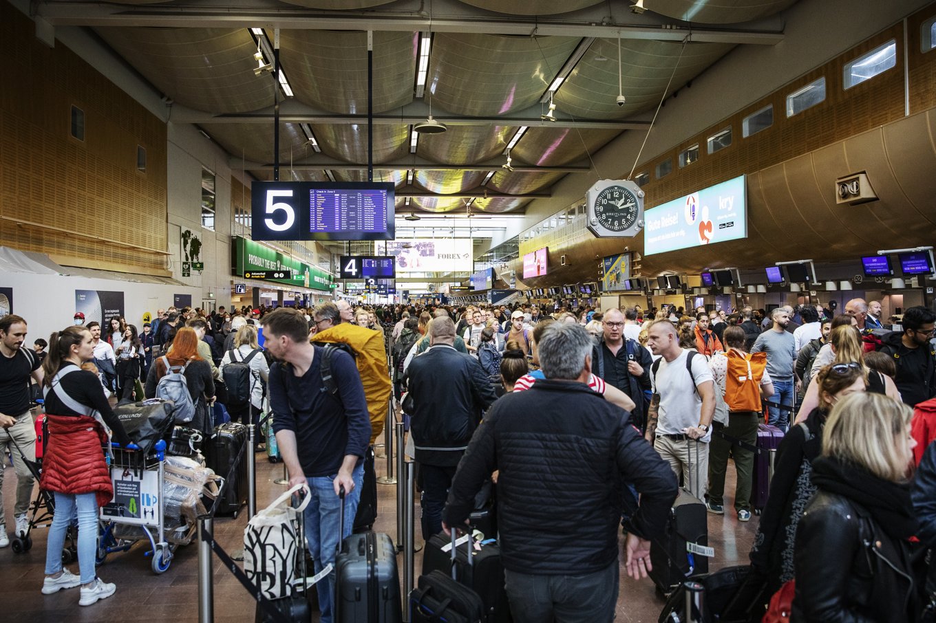 DO stämmer ett flygbolag efter att en kvinna inte fått bära huvudduk i arbetet. Arkivbild. Foto: Emma-Sofia Olsson/TT