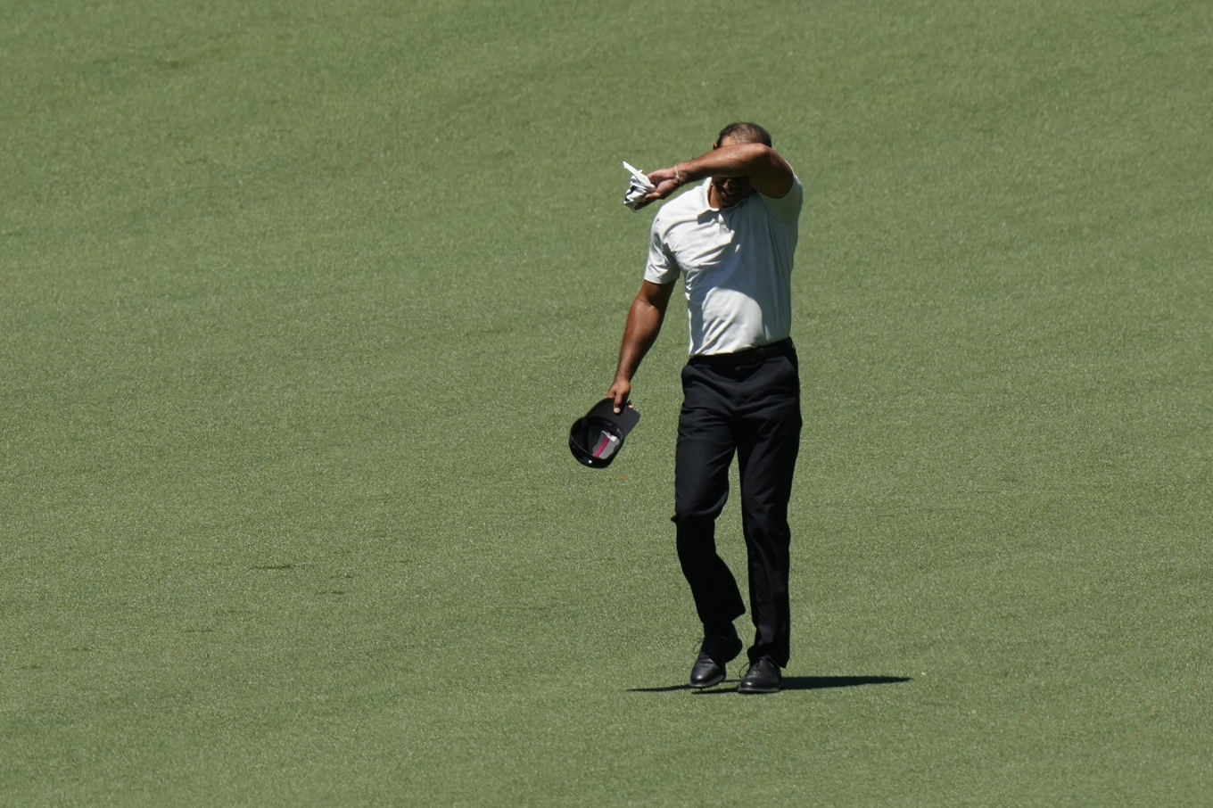 Tiger Woods hade ingen rolig lördag på Augusta. Foto: Matt Slocum/AP/TT