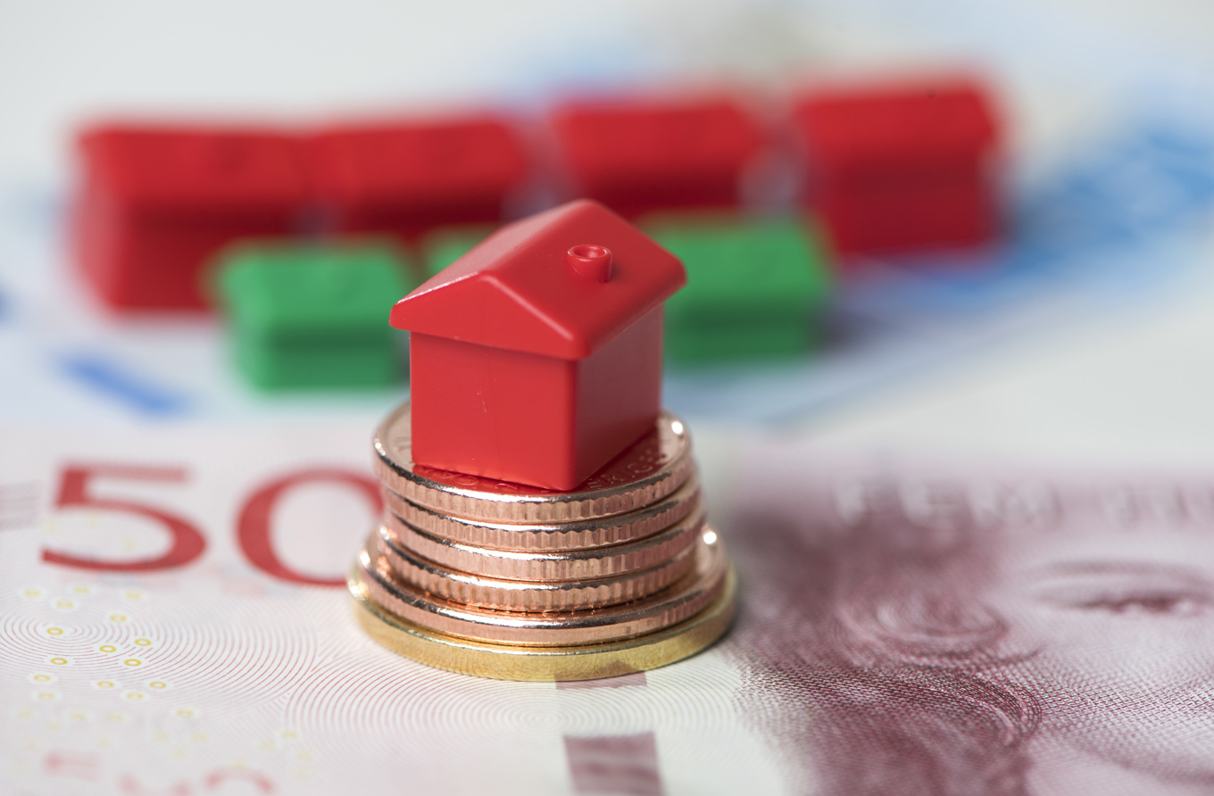 Ett bolån med bankernas listränta kan vara tusenlappar dyrare i månaden jämfört med om man kommer ned på den genomsnittliga räntan. Foto: Fredrik Sandberg/TT