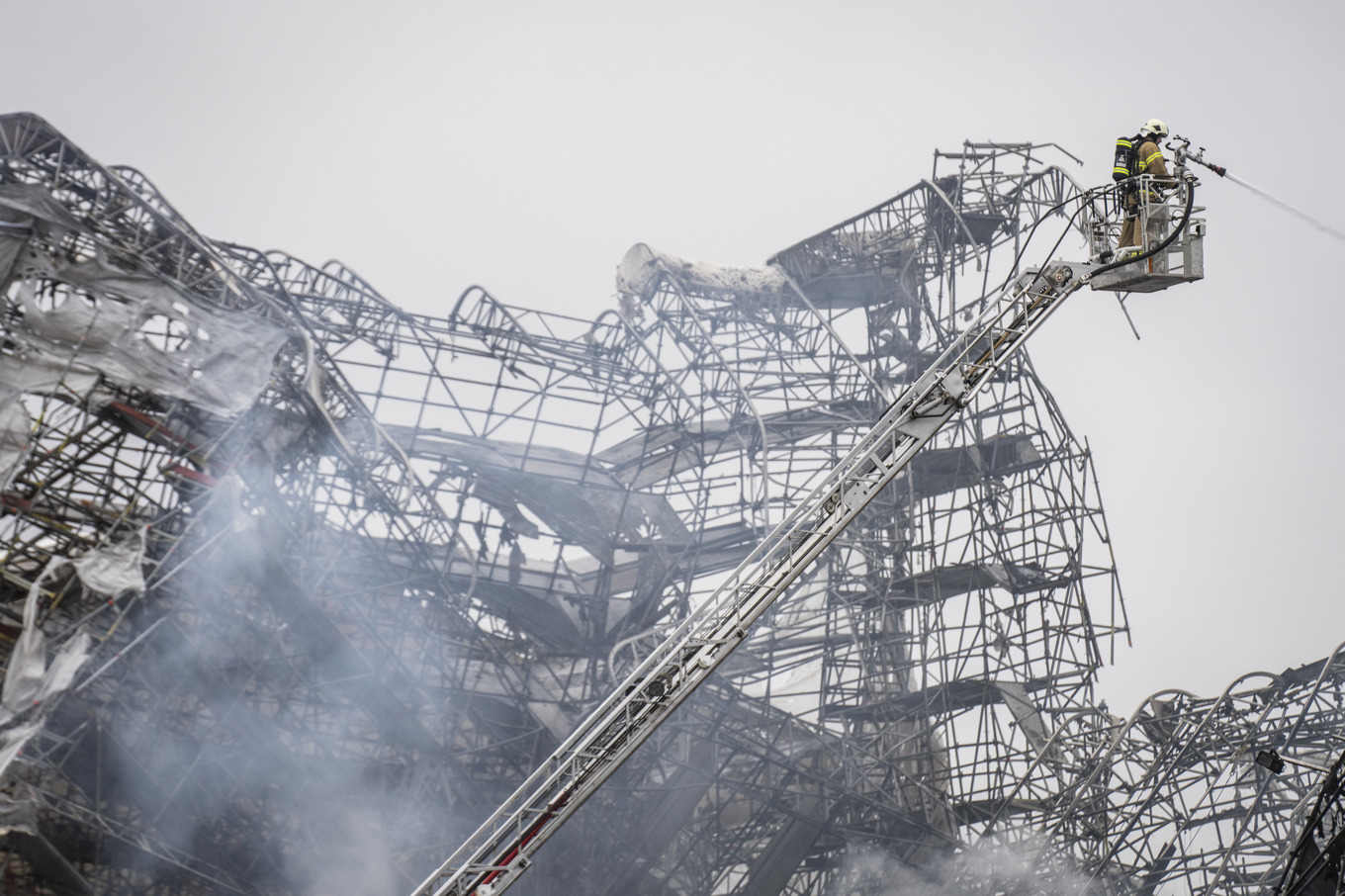 En brand ödelade Børsen i Köpenhamn i veckan. Foto: Emil Nicolai Helms/Scanpix/TT