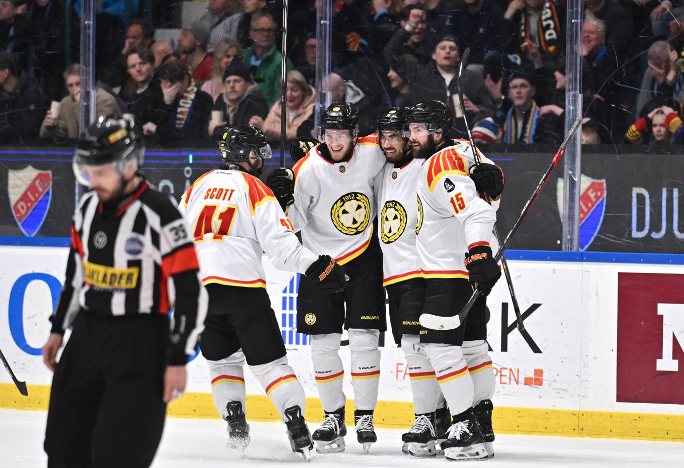Brynäsjubel efter 6-3-seger och 3–0 i matcher i SHL-kvalet mot Djurgården. Foto: Jonas von Hofsten/TT