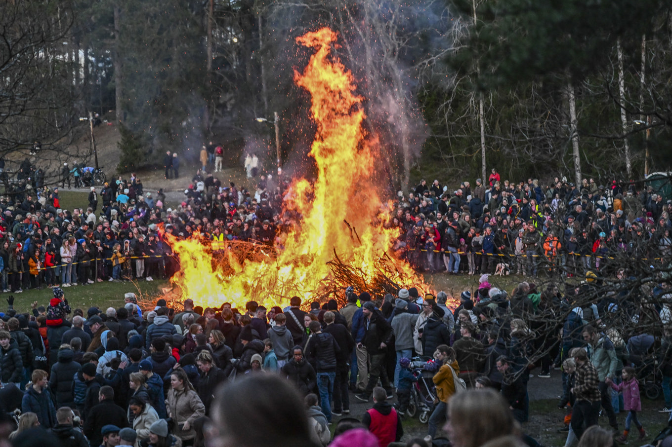 Kylan håller i sig ett tag till. Men lagom till valborgsmässoafton drar mildare luft in i söder. Foto: Jonas Ekströmer/TT