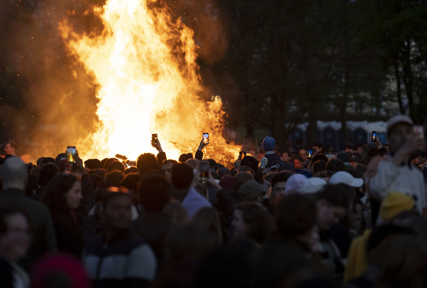 Det rådet hög brandrisk i stora delar av landet så det gäller att vara försiktig om man ska tända en valborgseld. Arkivbild. Foto: Johan Nilsson/TT