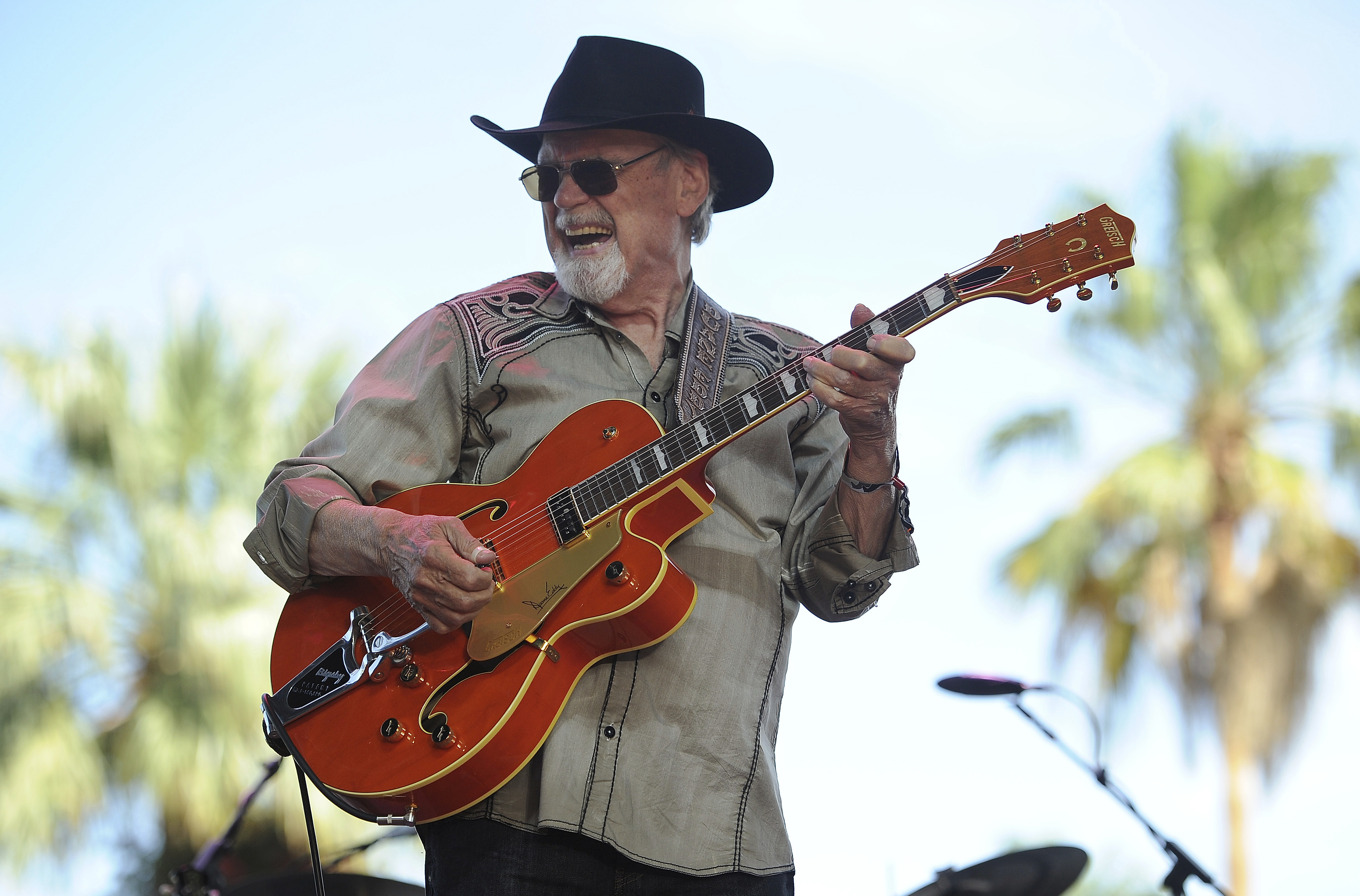Duane Eddy under ett framträdande på Stagecoach-festivalen i Kalifornien 2014. Arkivbild. Foto: Chris Pizzello/AP/TT