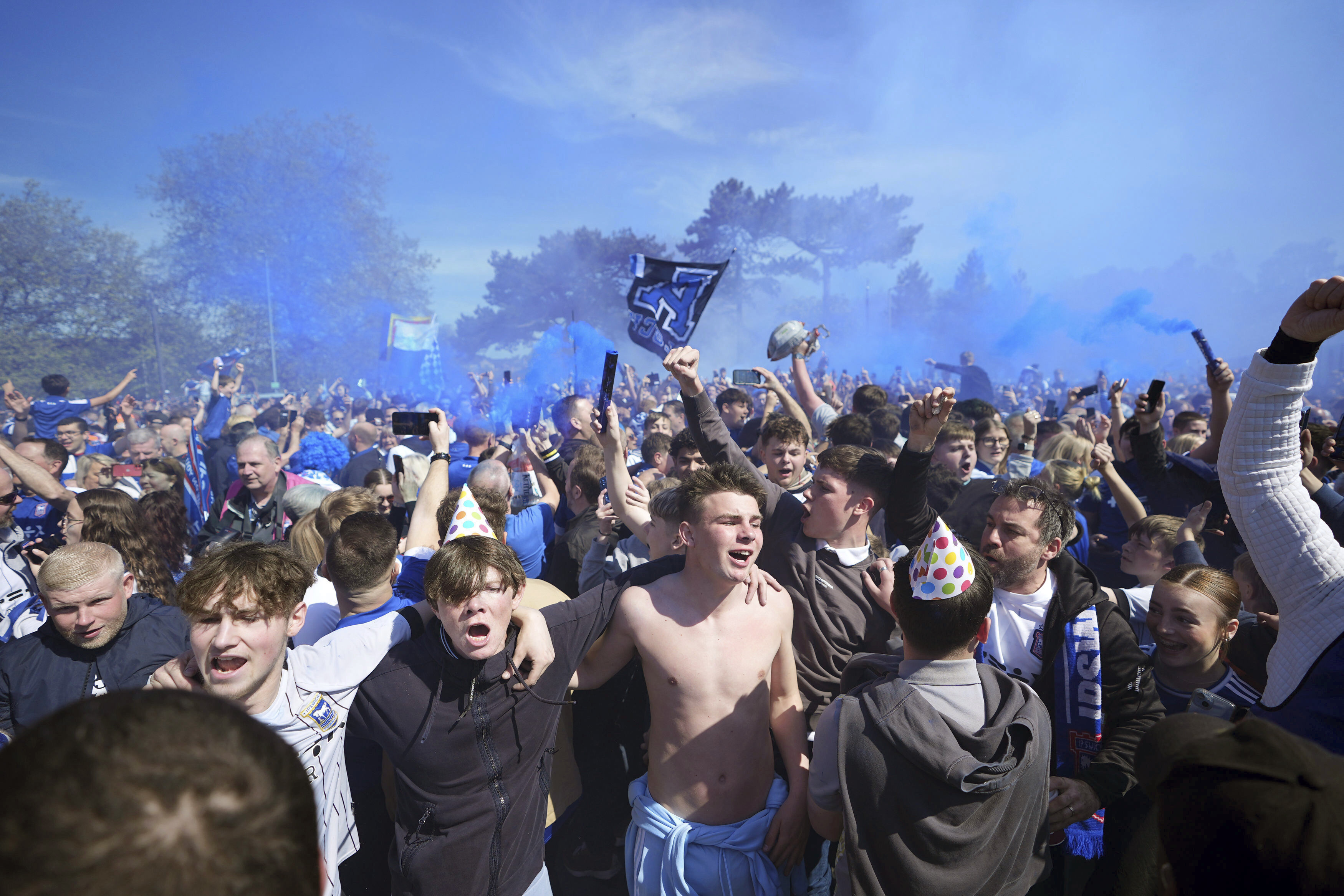 Glada Ipswich-supportrar. Foto: Zac Goodwin/AP/TT