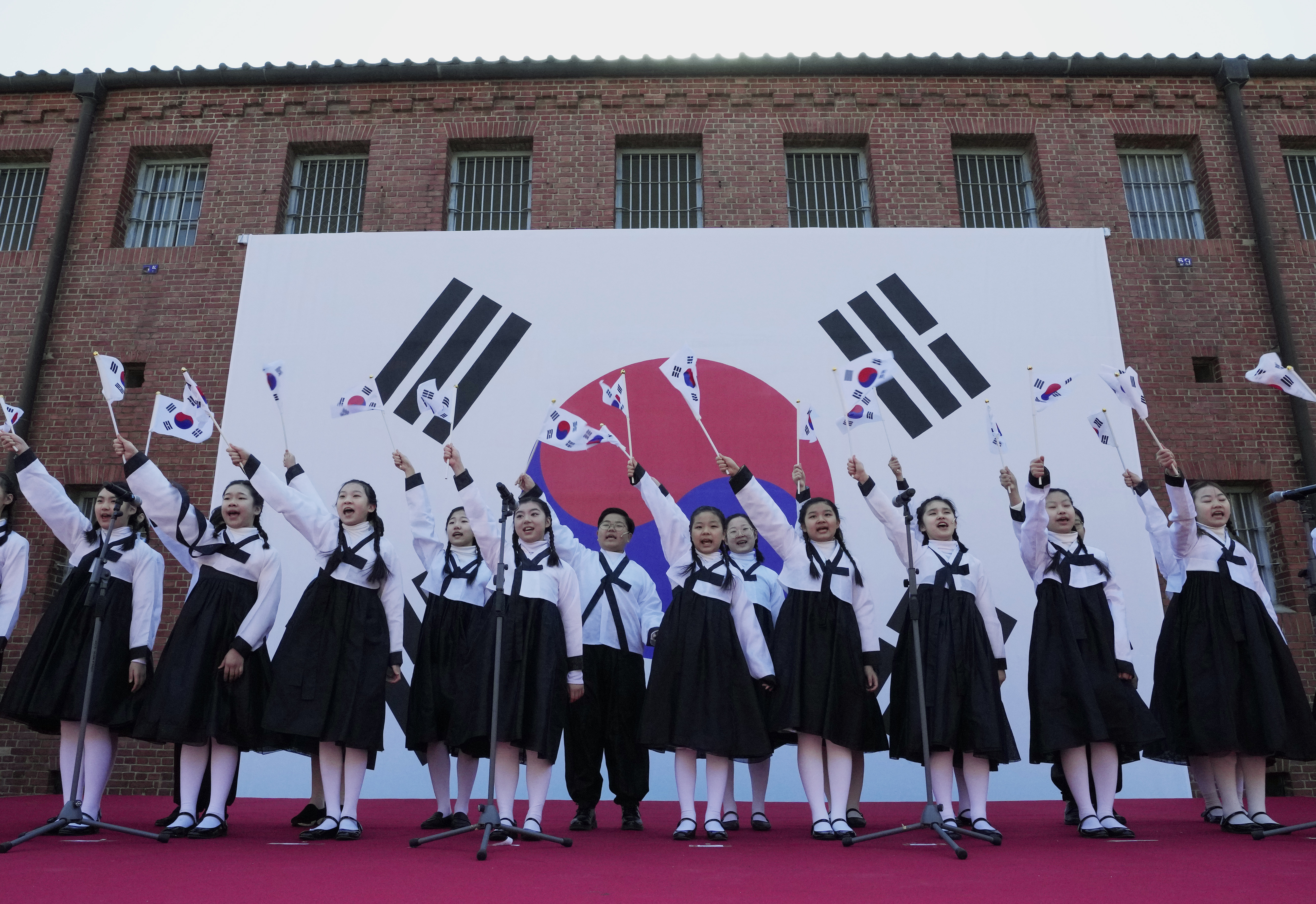 I Sydkorea är barn en bristvara. Det vill president Yoon Suk Yeol råda bot på genom att inrätta ett nytt depratement som ska tackla den demografiska krisen. Arkivbild. Foto: Ahn Young-joon/AP/TT