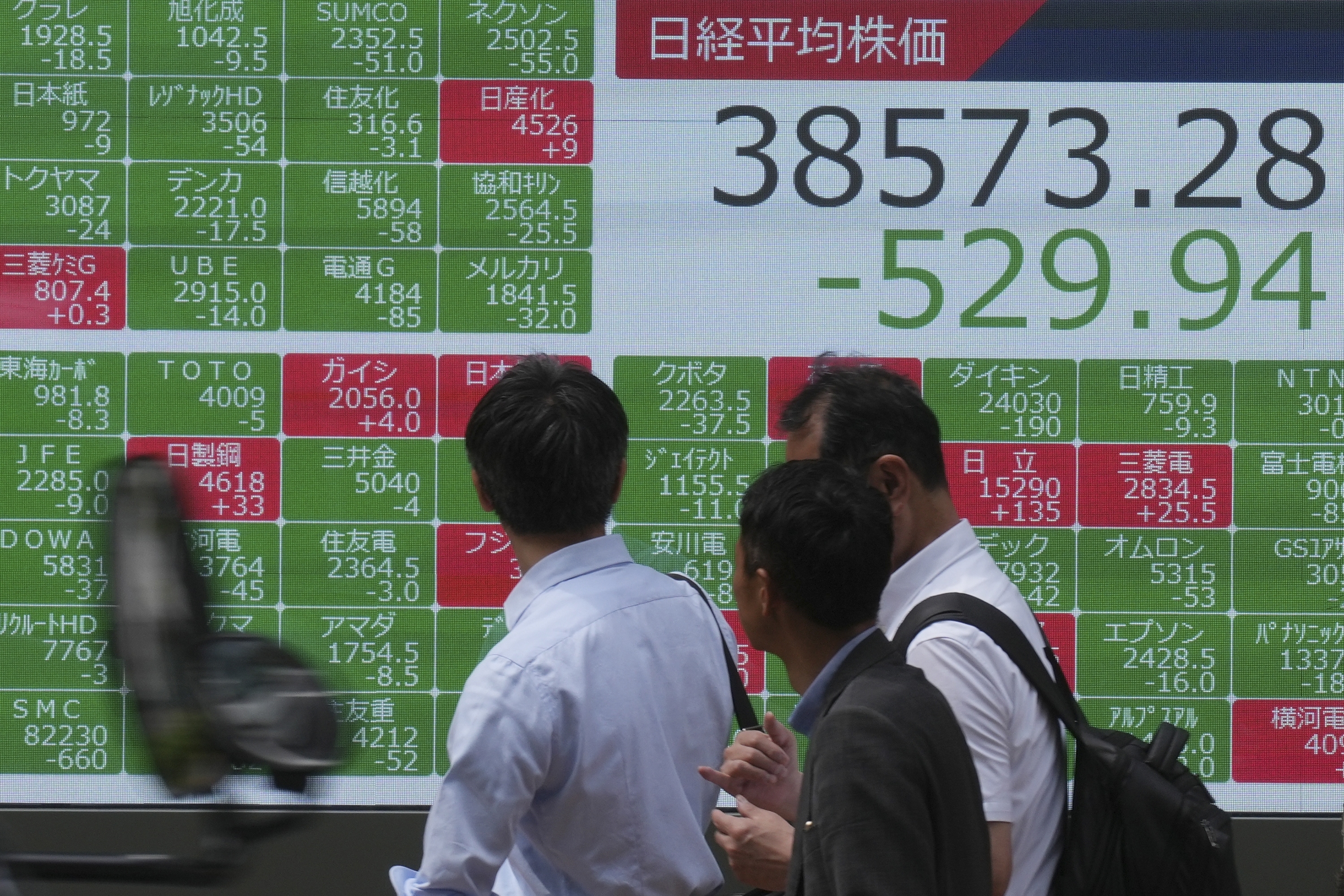 Bistert på Tokyobörsen. Bilden är tagen 24 maj. Foto: Eugene Hoshiko/AP/TT