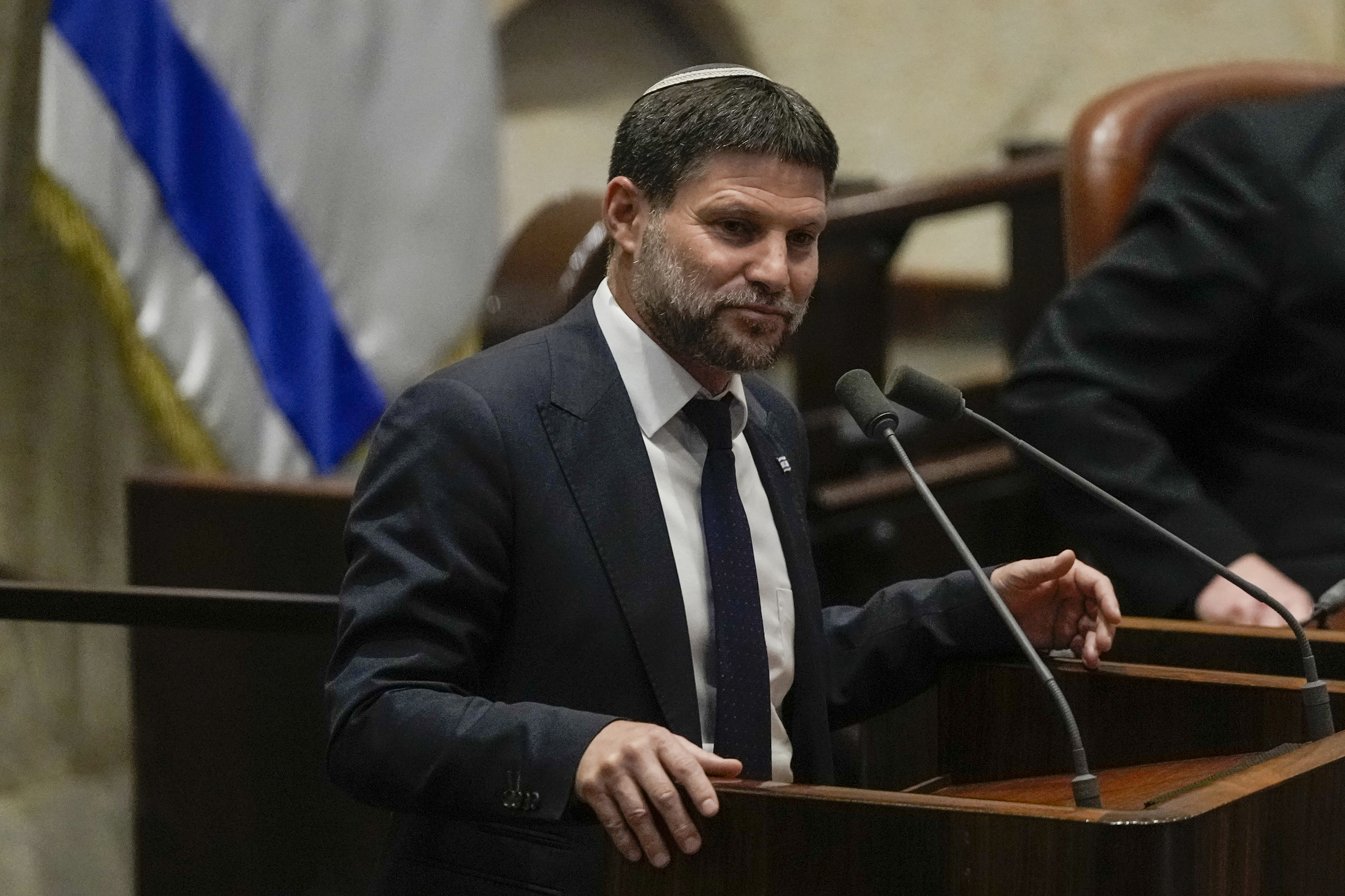 Israels finansminister Bezalel Smotrich ställs inför utmaningar på grund av kriget i Gazaremsan. Arkivbild. Foto: Maya Alleruzzo/AP/TT