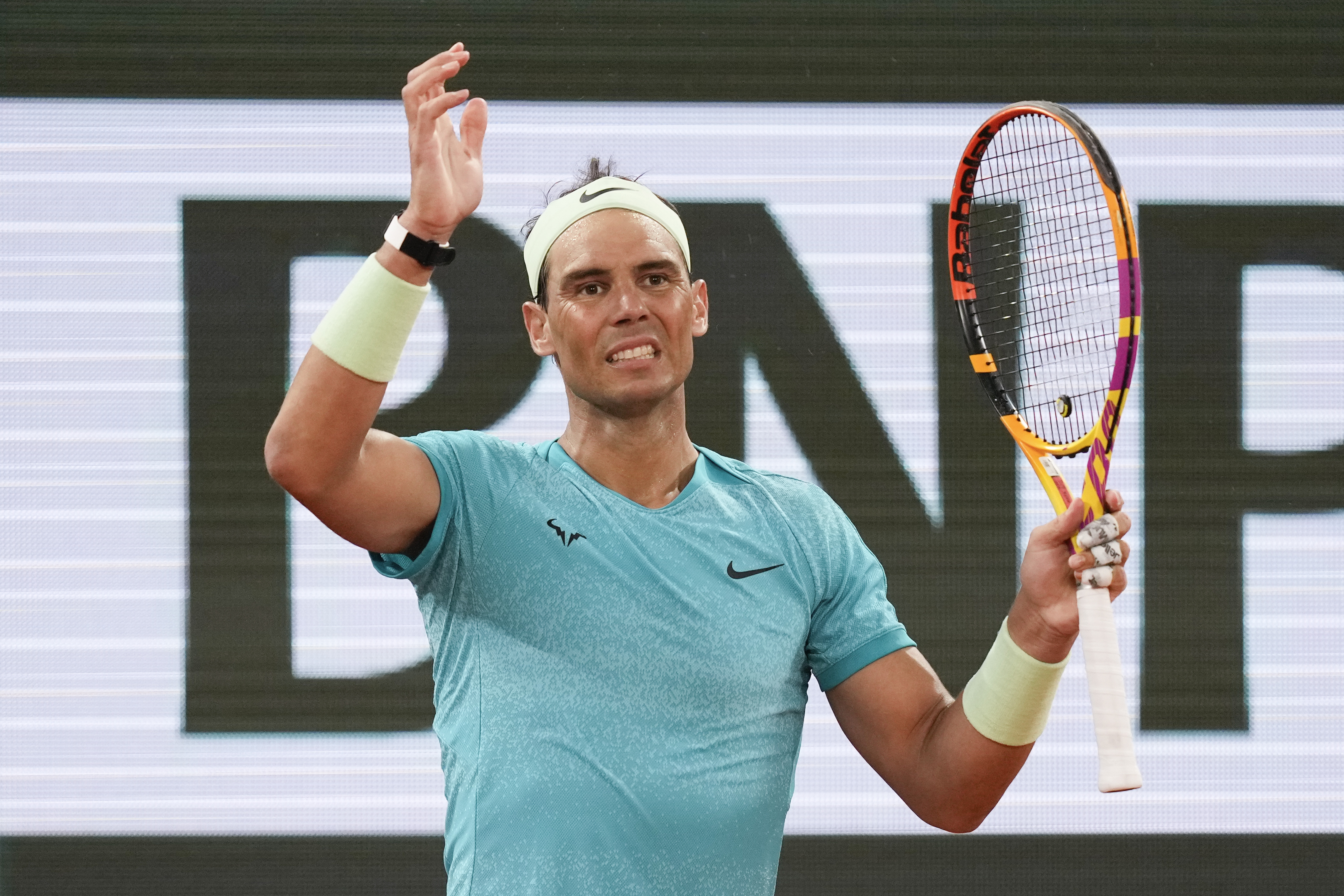 Rafael Nadal fick lämna Franska mästerskapen redan efter den första omgången. Tysken Alexander Zverev vann i tre raka set. Foto: Thibault Camus/AP/TT