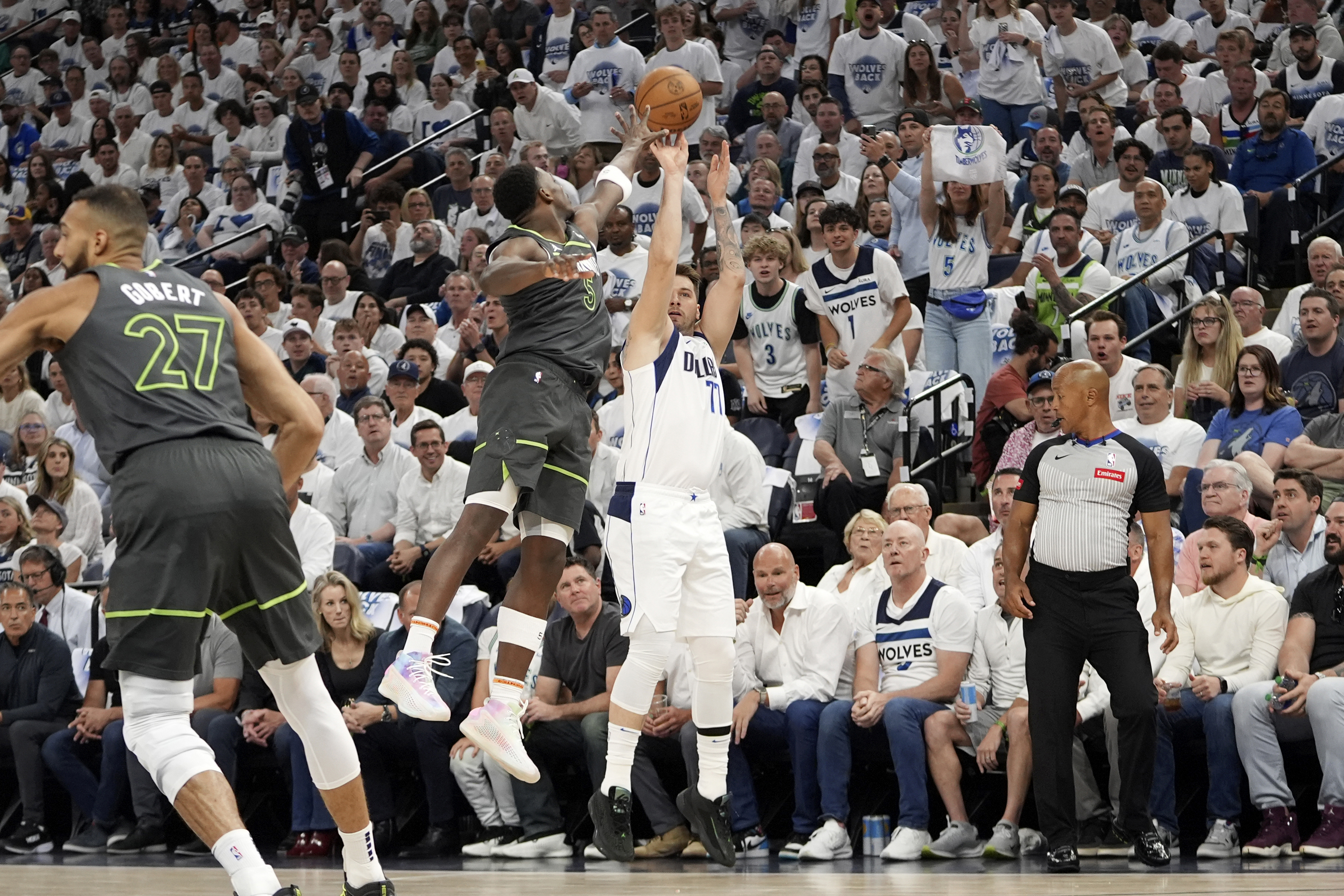 Dallas guard Luka Doncic storspelade när Minnesota besegrades. Foto: Abbie Parr/AP/TT
