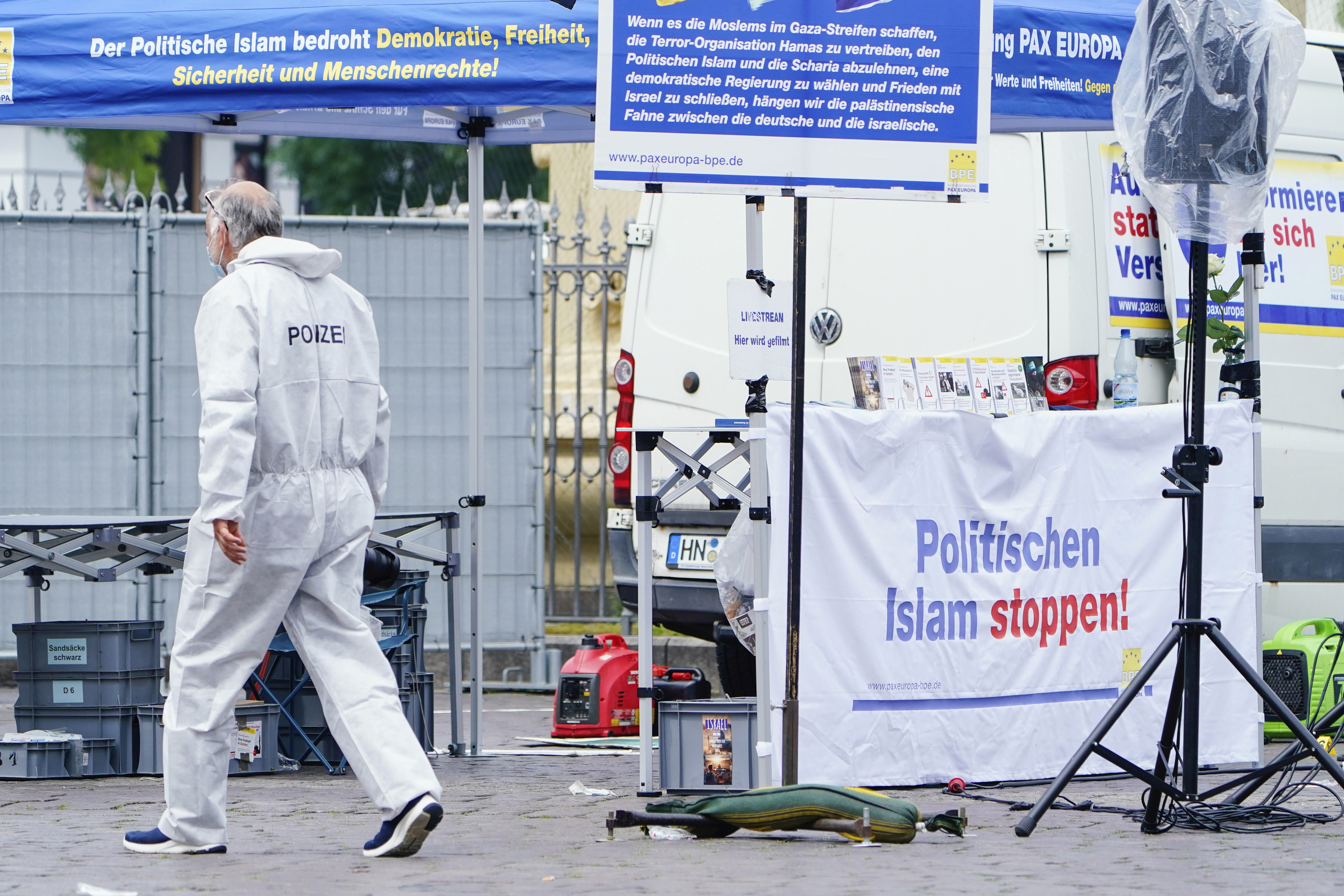 Attacken skedde på ett torg i staden Mannheim i Tyskland. Foto: Uwe Anspach/dpa via AP/TT