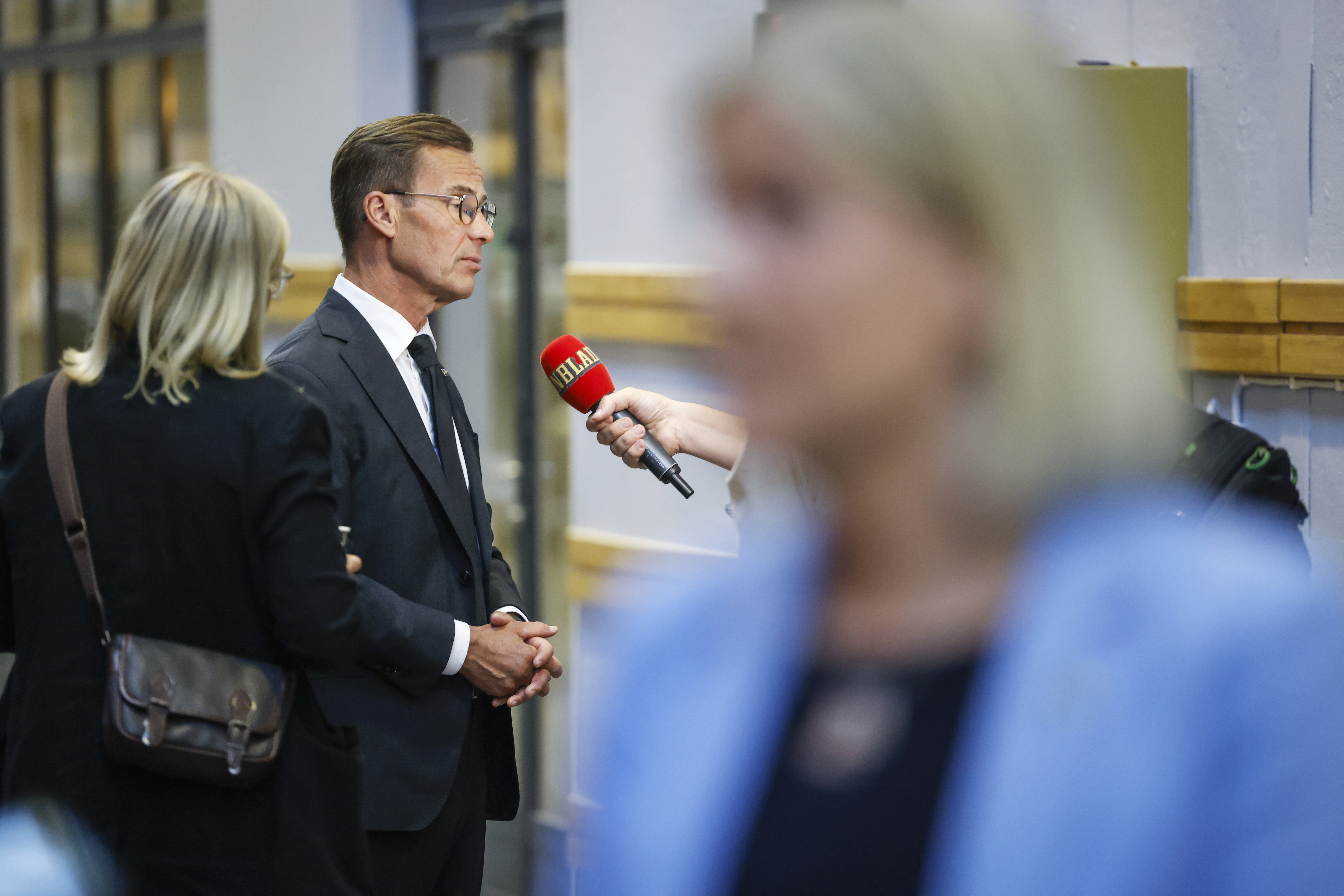 Statsminister Ulf Kristersson (M) och Socialdemokraternas partiledare Magdalena Andersson efter en EU-debatt i SVT:s Agenda. Foto: Fredrik Persson/TT