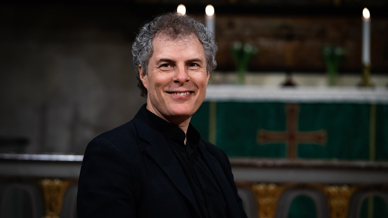 Peter Pontvik, konstnärlig ledare, tonsättare, musikproducent och musikforskare, har gjort ett betydande avtryck i tidig musik i Sverige och internationellt. Foto: Sofia Drevemo