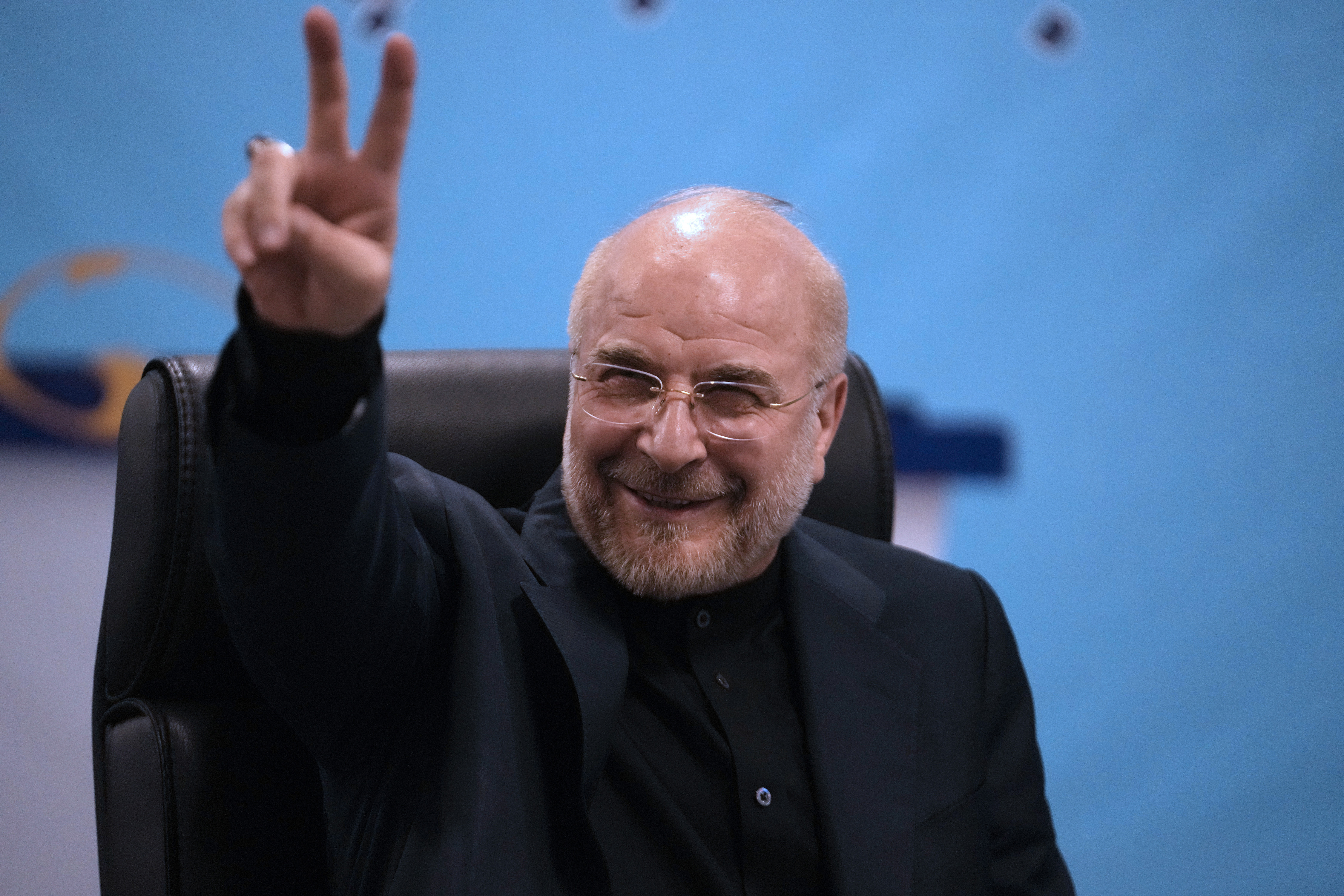 Irans konservativa talman i parlamentet, Mohammad Bagher Ghalibaf, registrerade på måndagen sin kandidatur i det iranska presidentvalet. Foto: Vahid Salemi/AP/TT