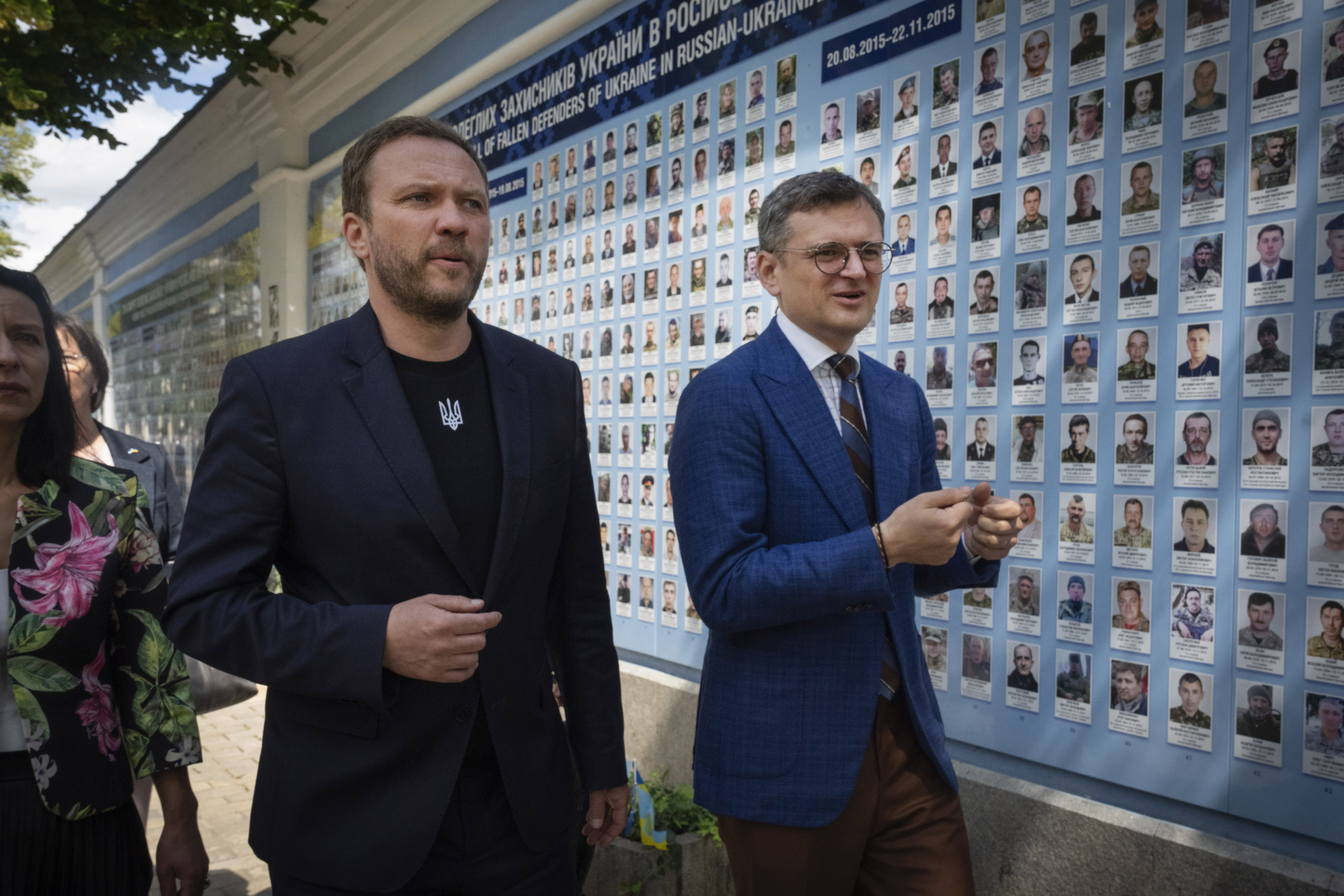 Estlands utrikesminister Margus Tsahkna och Ukrainas utrikesminister Dmytro Kuleba på måndagen i ukrainska huvudstaden Kiev. Foto: Efrem Lukatsky/AP/TT