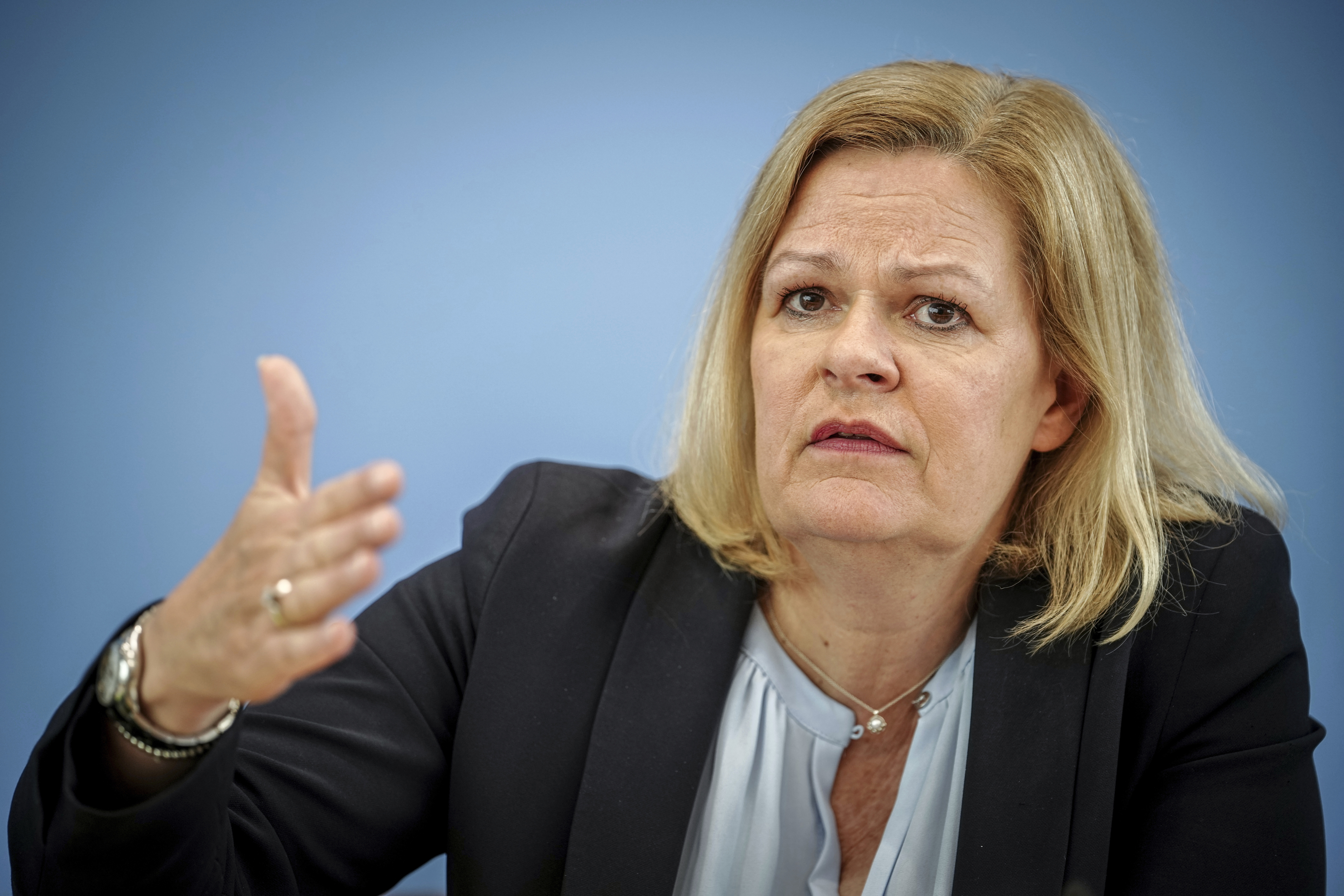 Tysklands inrikesminister Nancy Faeser säger att man utreder möjligheterna till utvisningar till Afghanistan. Arkivbild. Foto: Kay Nietfeld/AP/TT