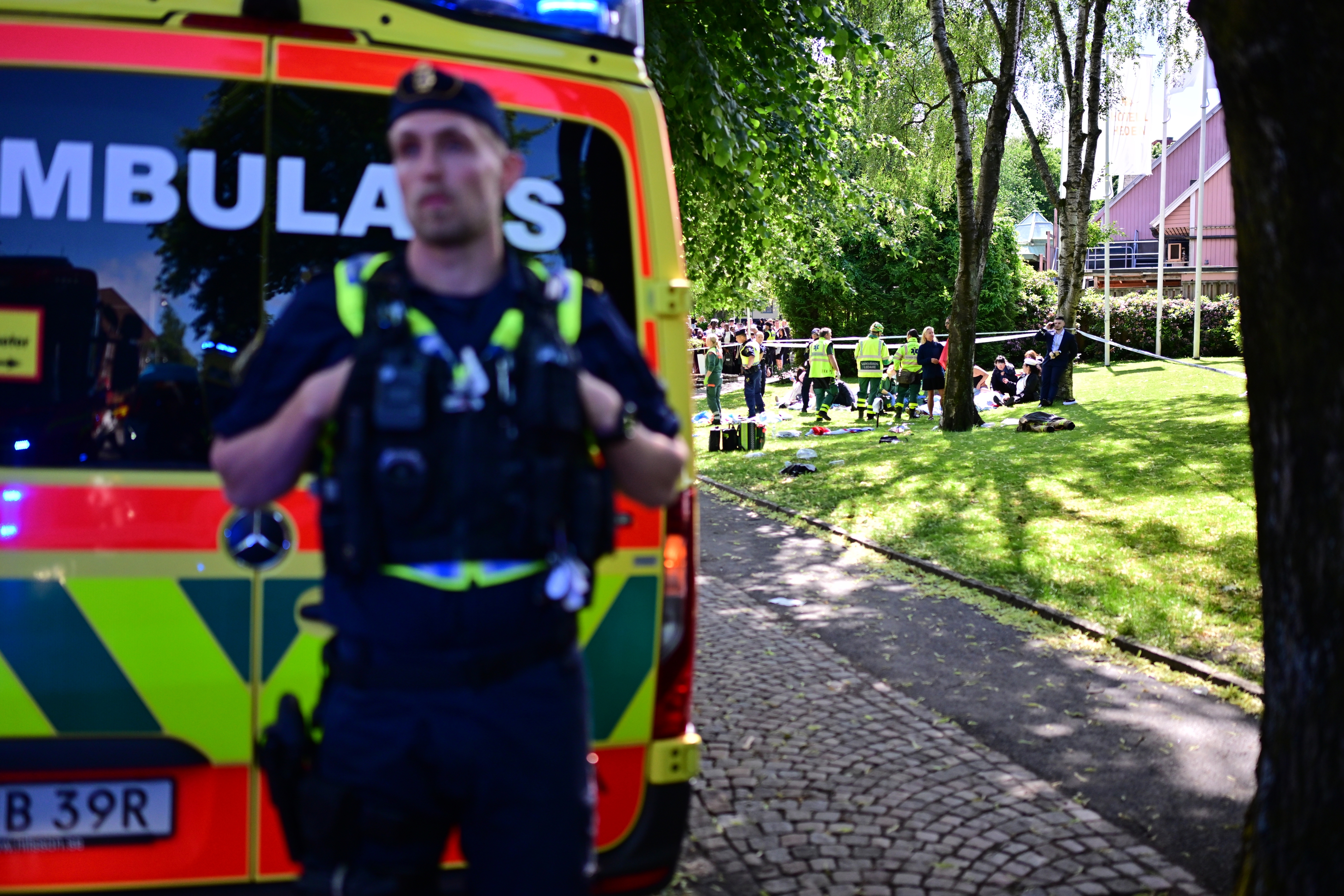 Flera studenter har skadats efter att ett räcke på ett studentflak gett vika. Foto: Björn Larsson Rosvall/TT