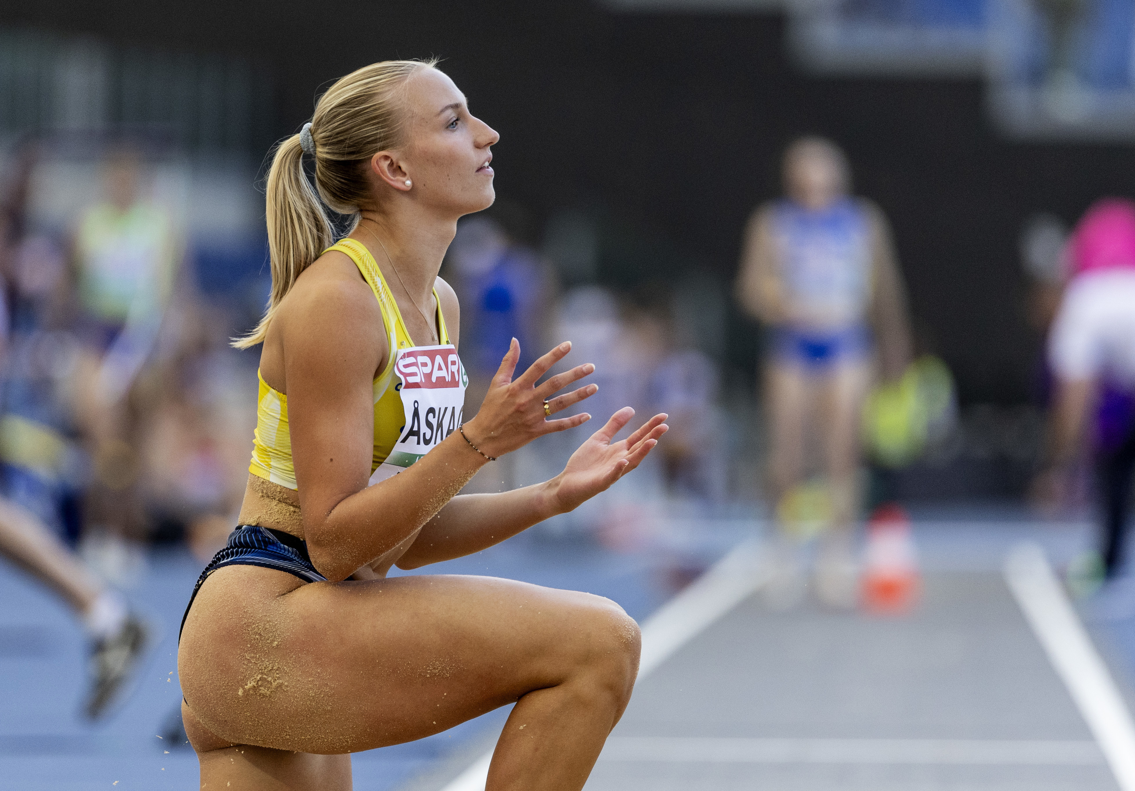 Maja Åskag var inte nöjd med sitt trestegskval. Om tre hoppare diskas kan hon ändå få en finalplats. Foto: Christine Olsson/TT