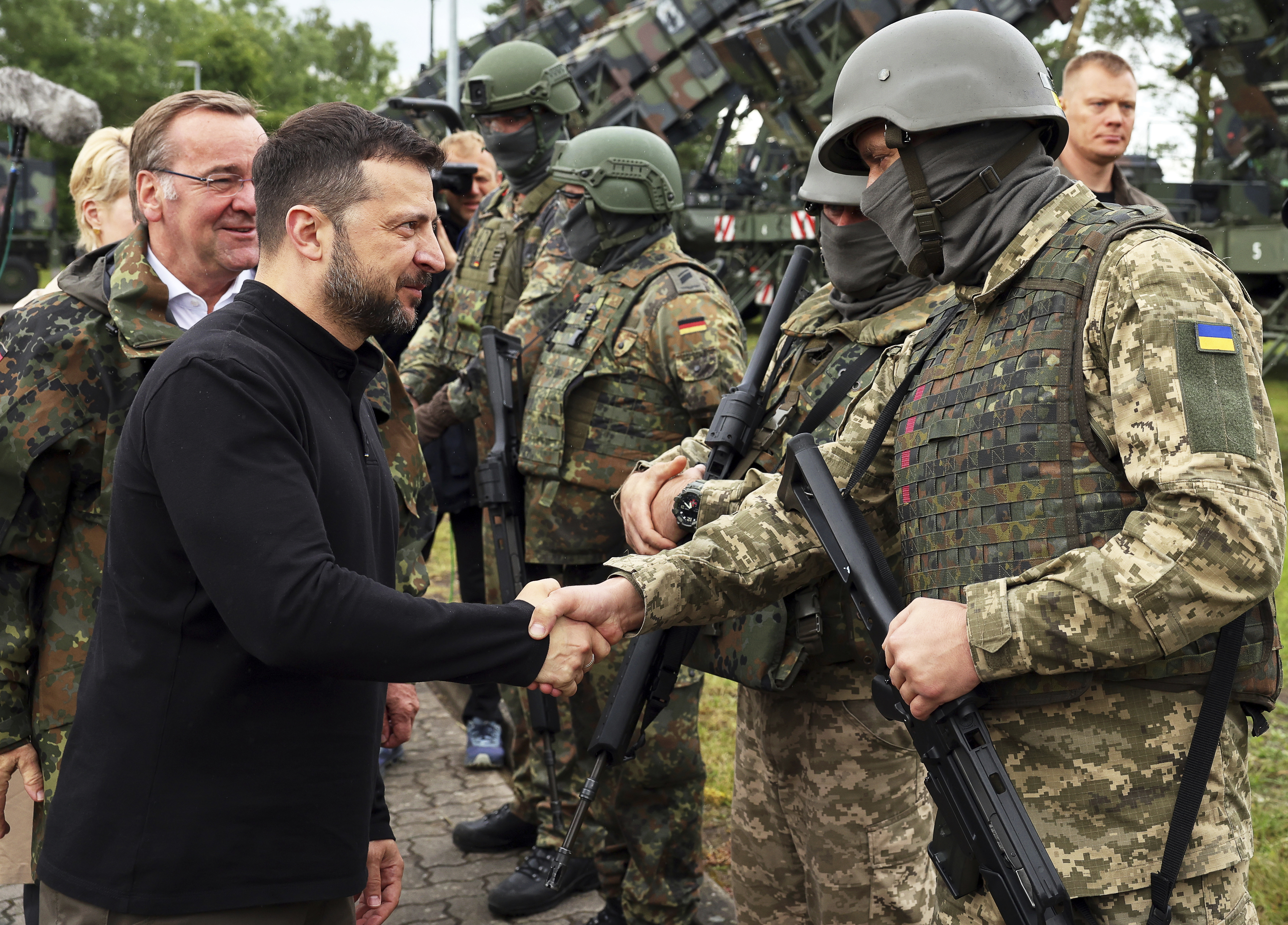 Ukrainas president Volodymyr Zelenskyj är på besök i Tyskland under tisdagen. Foto: Jens Buettner/DPA/TT
