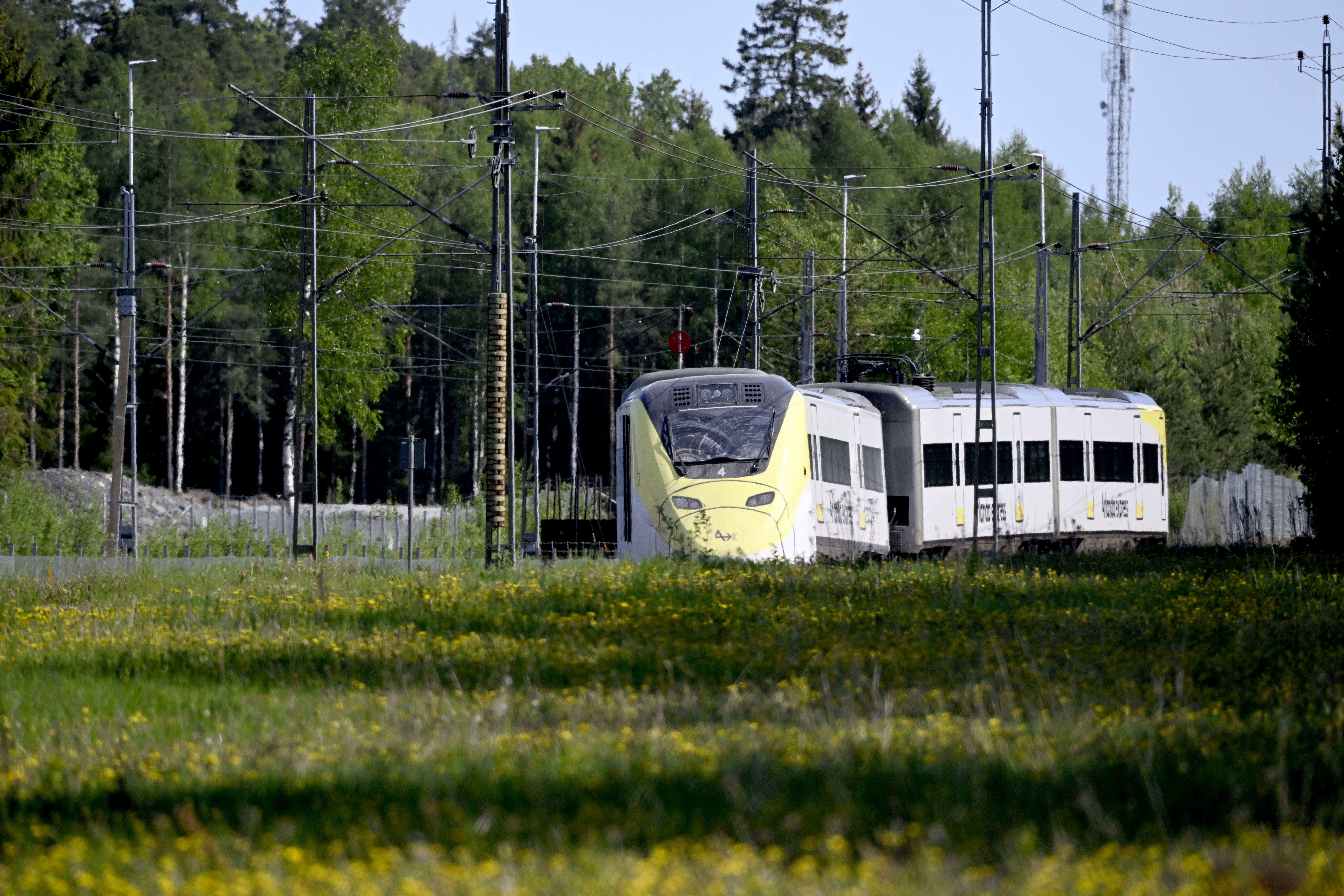 Ett Arlanda Expresståg spårade ur under färd vid Blackvreten tågdepå i höjd med Arlanda stad i maj förra året. Foto: Pontus Lundahl / TT