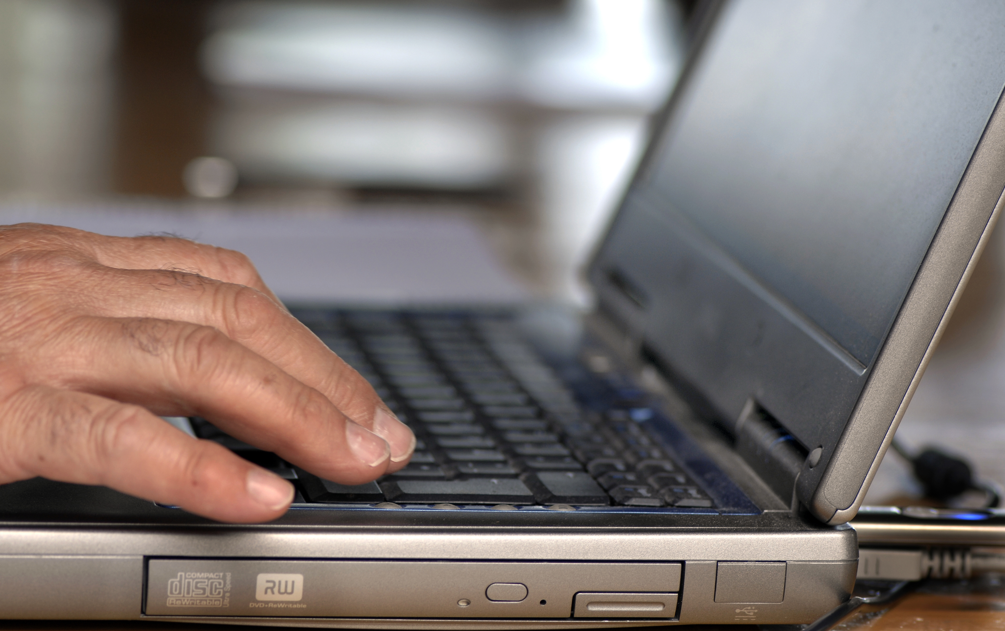 Människor fortsätter att jobba hemifrån, enligt Medlingsinstitutet. Arkivbild. Foto: Hasse Holmberg / TT