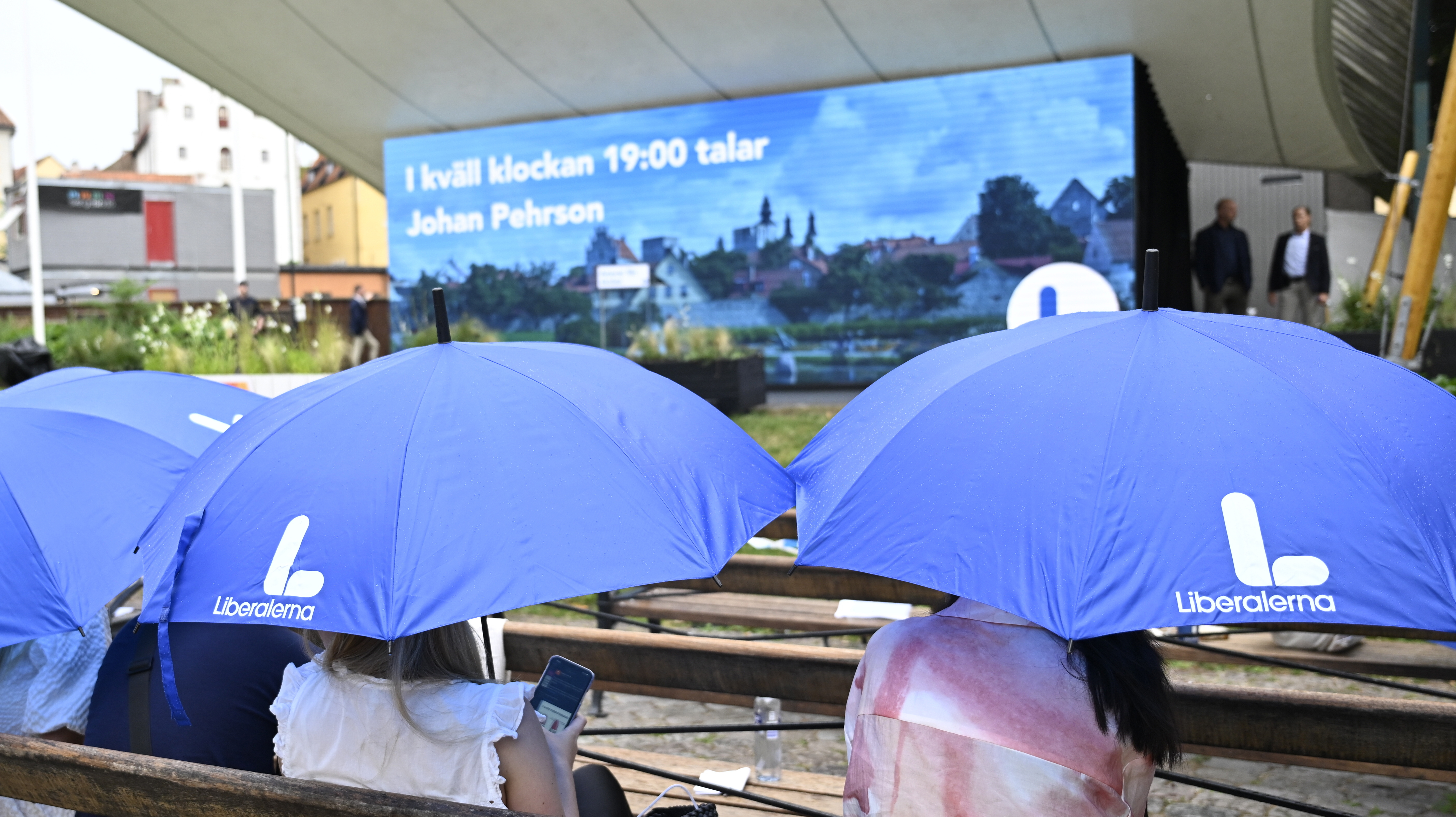 Svalt intresse för Johan Perssons tal. Liberalernas partiledare höll det avslutande talet i årets Almedalsvecka som lockade endast 350 personer. Foto: Christine Olsson/TT
