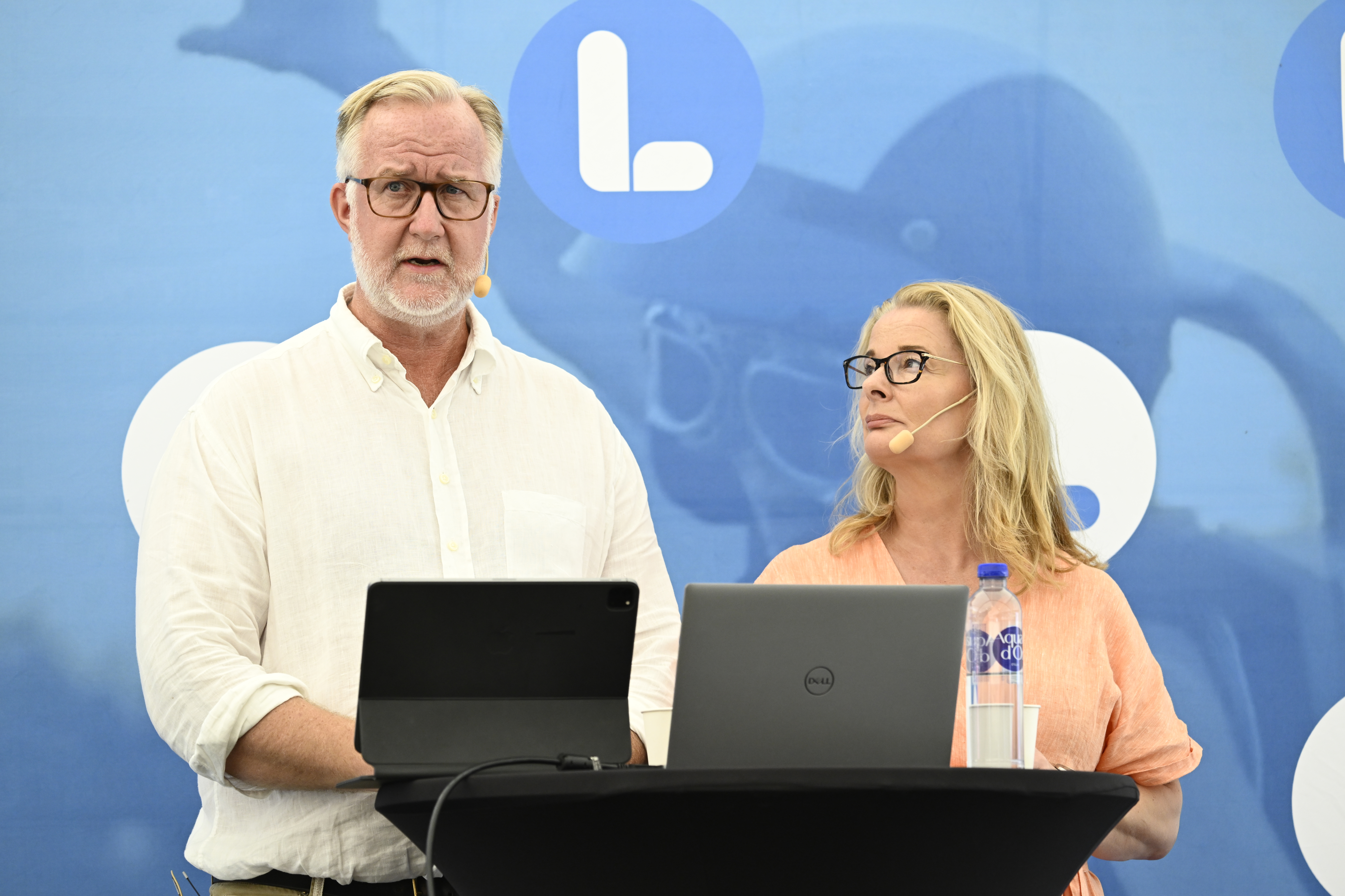 Liberalernas partiledare Johan Pehrson (L) och skolminister Lotta Edholm på en pressträff under politikerveckan i Almedalen. Foto: Christine Olsson/TT