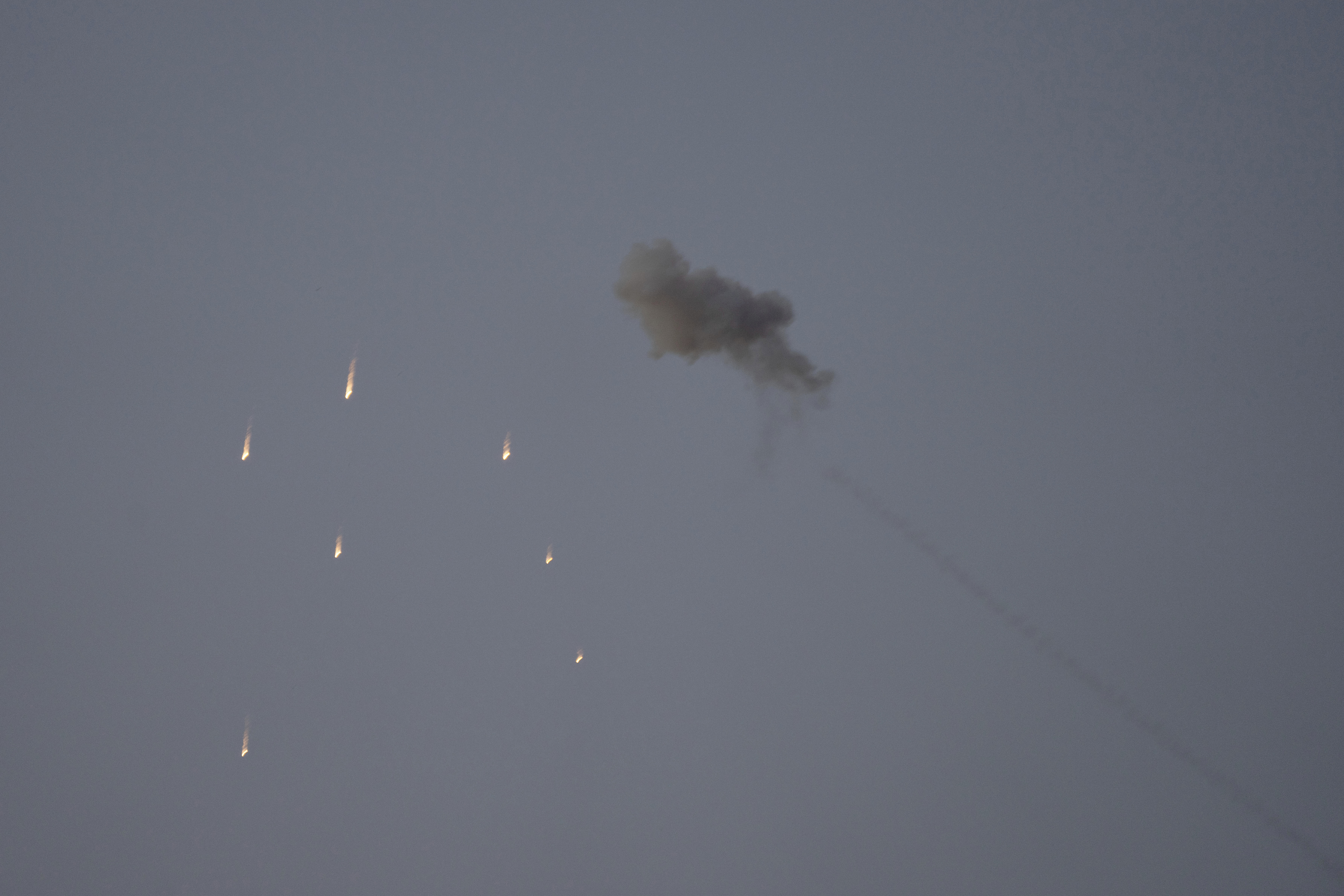 Ett tjugotal raketer avfyrades från Gaza mot Israel. (Arkivbild) Foto: Ohad Zwigenberg/AP/TT