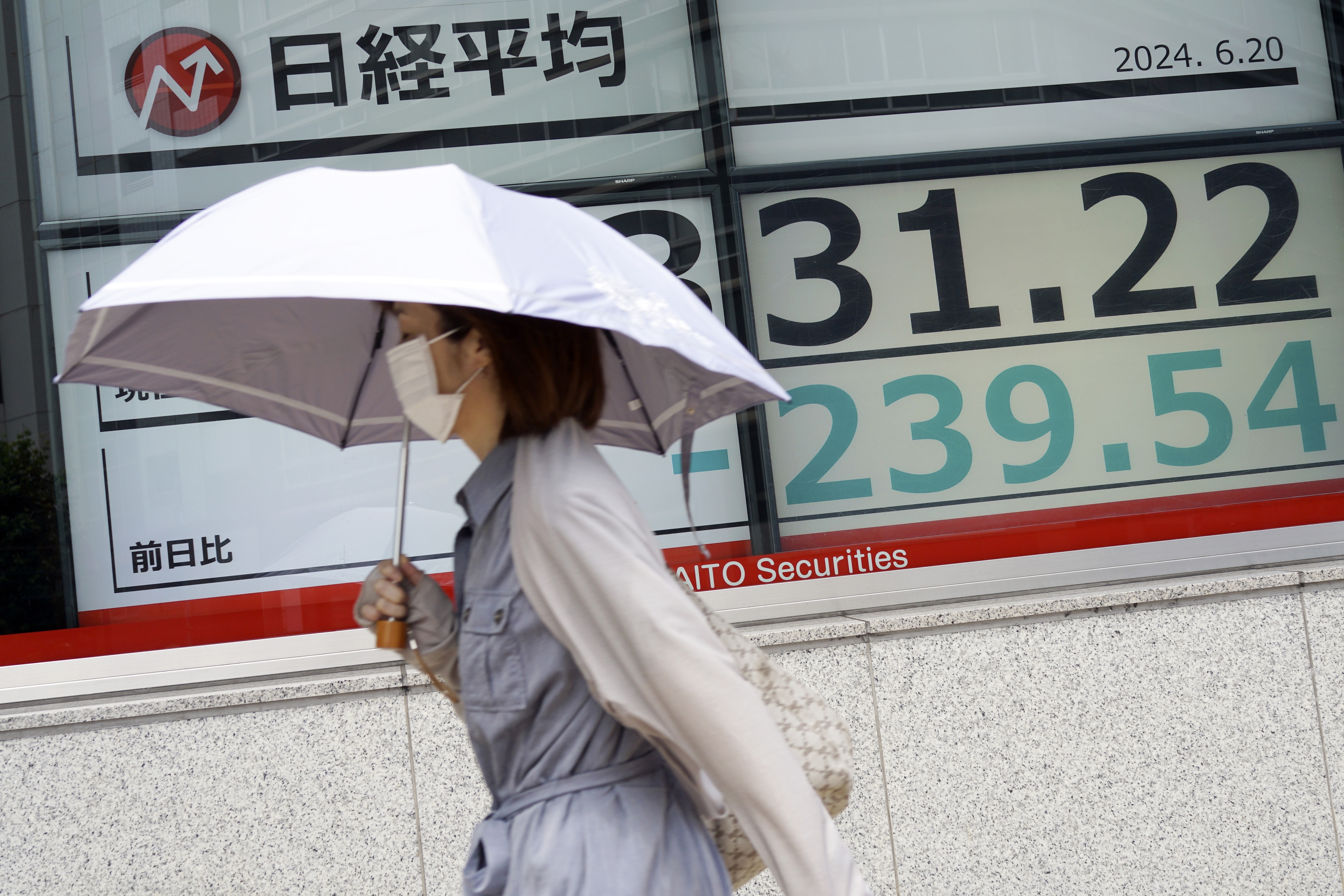 Spridda skurar på Asiens börser. Arkivbild. Foto: Eugene Hoshiko/AP/TT