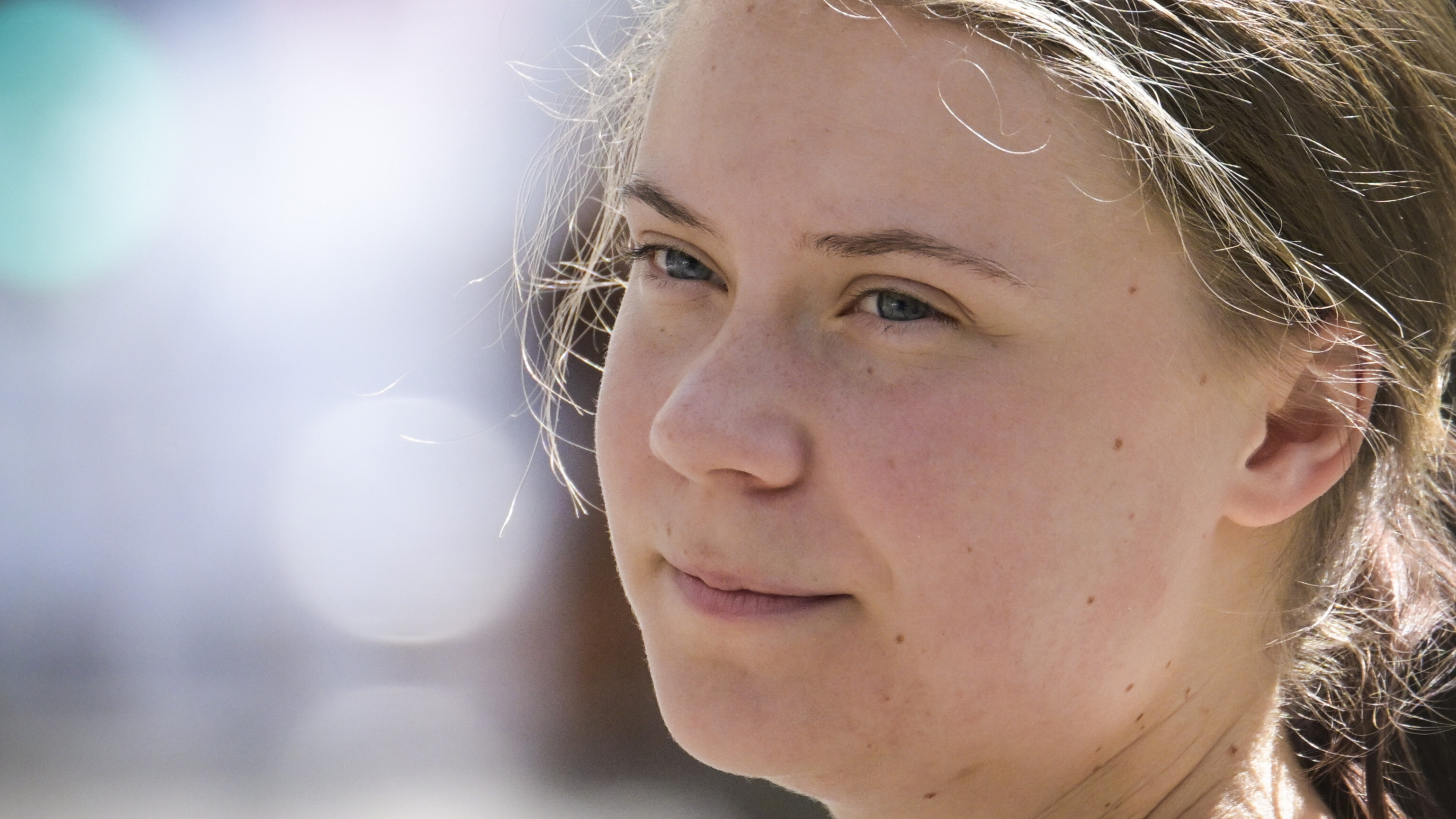 Greta Thunberg greps i Haag i samband med en demonstration. Arkivbild. Foto: Janerik Henriksson/TT