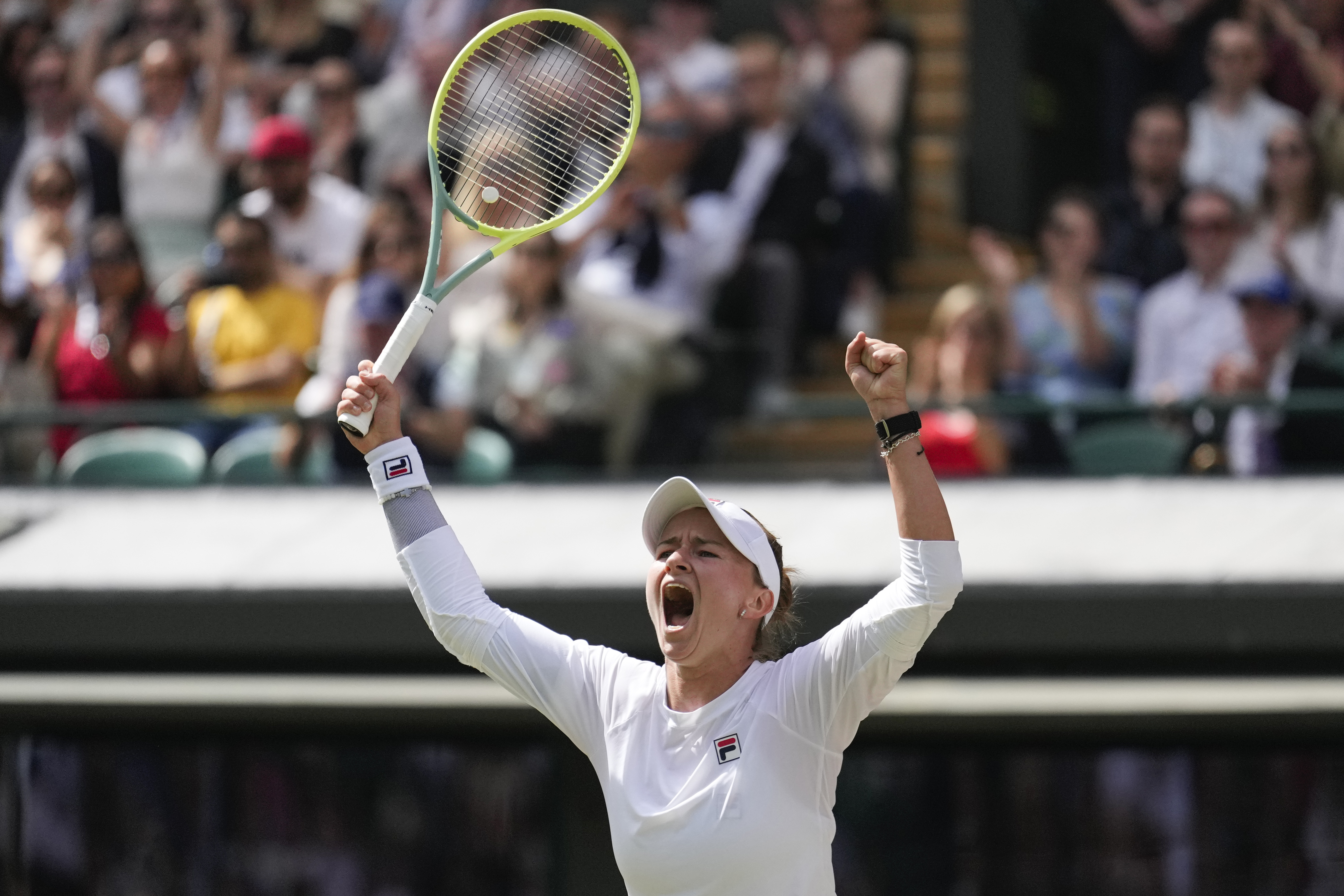 Barbora Krejcikova jublar efter segern i Wimbledons kvartsfinal. Foto: Mosa'ab Elshamy
