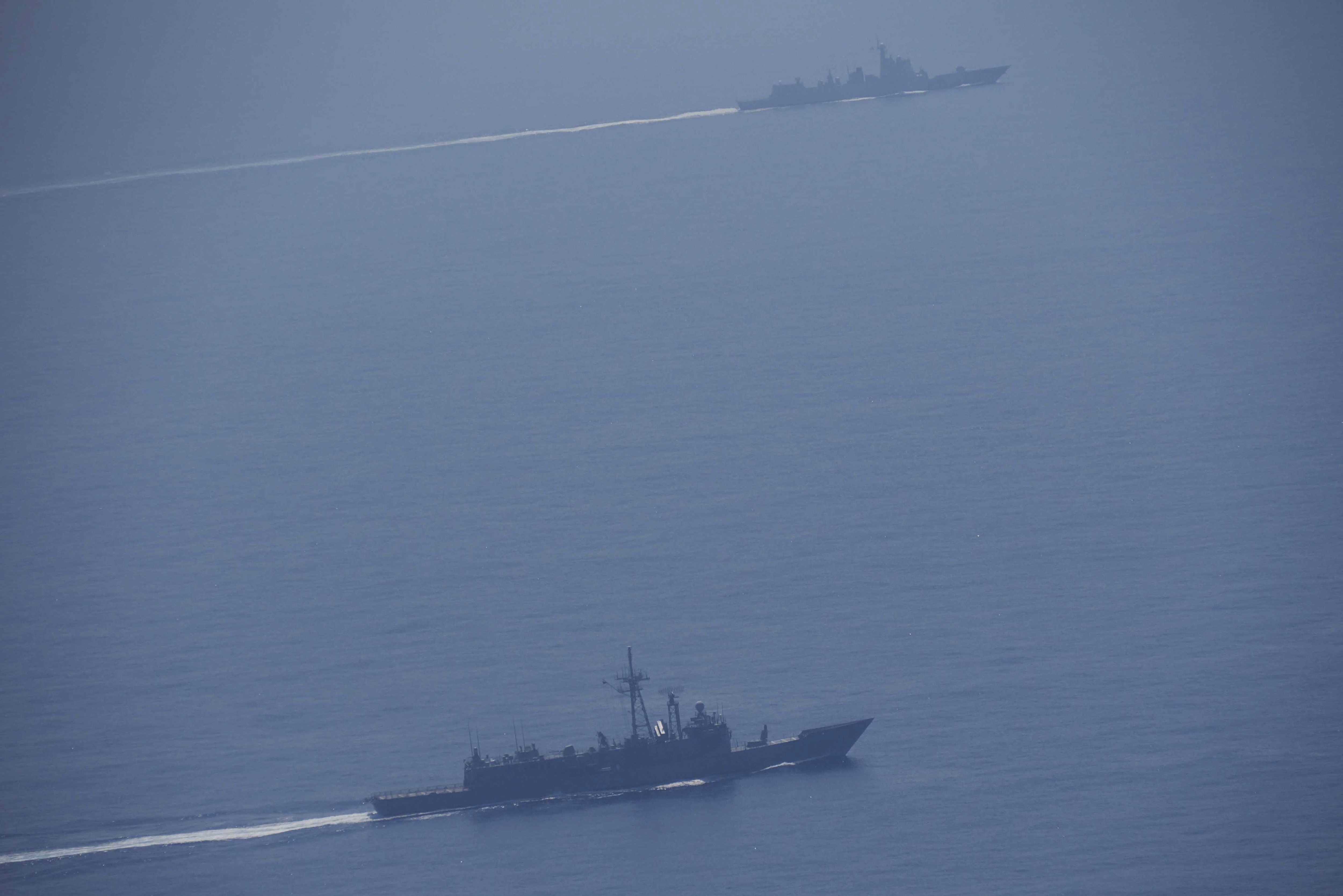 Kina och Ryssland genomför under juli en gemensam militärövning. På bilden syns kinesiska fartyg vid ett tidigare tillfälle. Foto: Taiwans försvarsdepartement/AP/TT