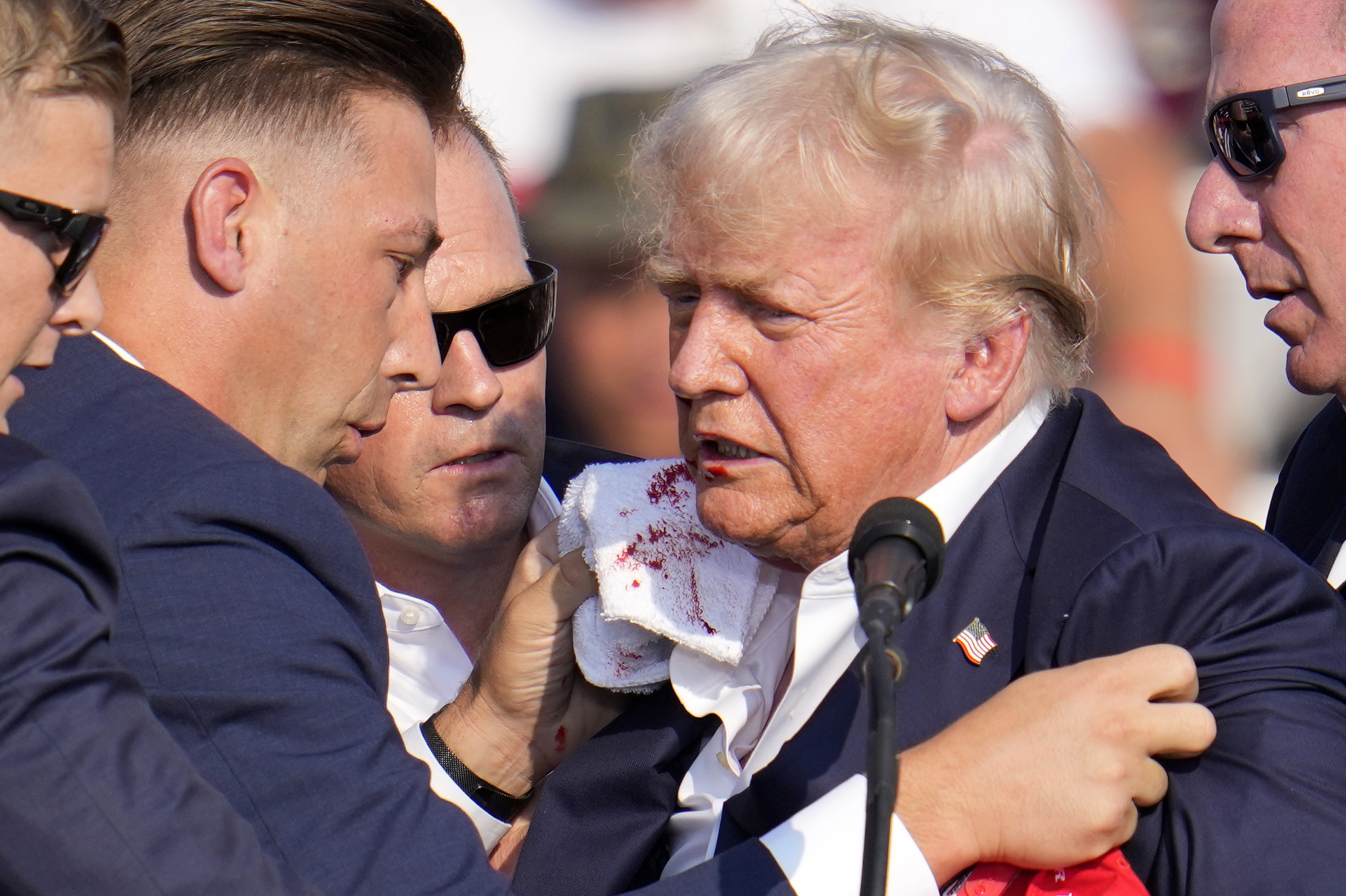 Republikanernas presidentkandidat Donald Trump utsattes på lördagen för ett mordförsök. Foto: Gene J. Puskar/AP/TT