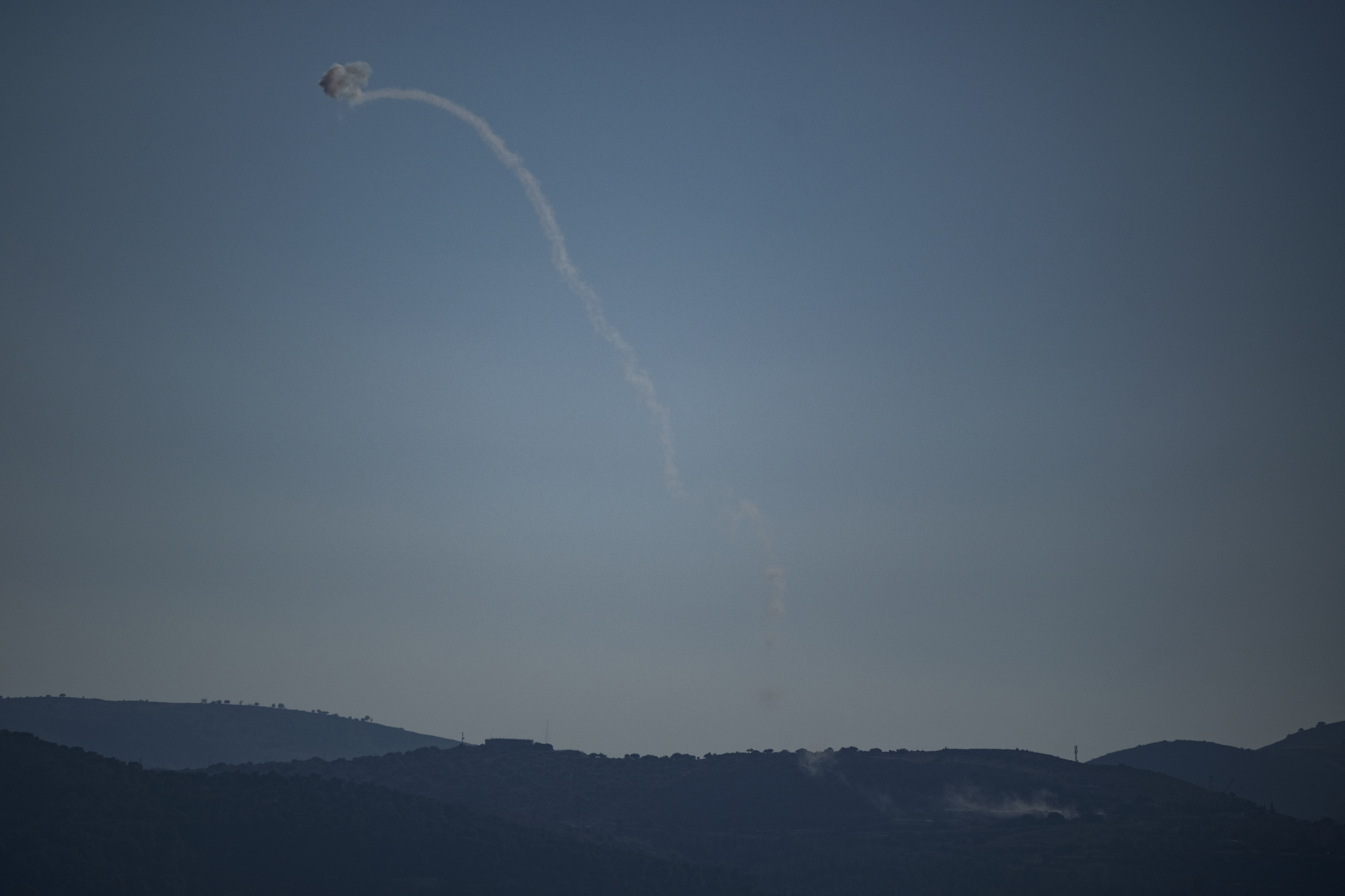 Israeliskt luftförsvar stoppar en tidigare raketattack från Libanon. Bilden är från den 18 juli. Foto: Leo Correa/AP/TT