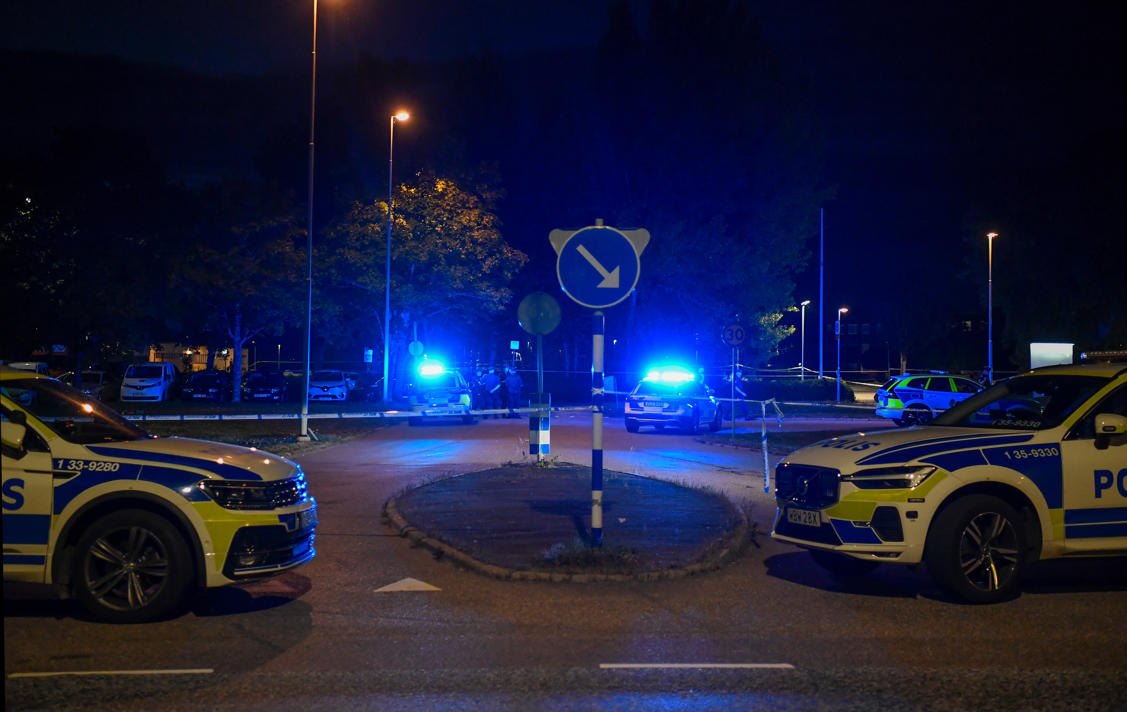 En person hittades på tisdagen skjuten utomhus i Upplands-Bro nordväst om Stockholm. Foto: Oscar Olsson/TT