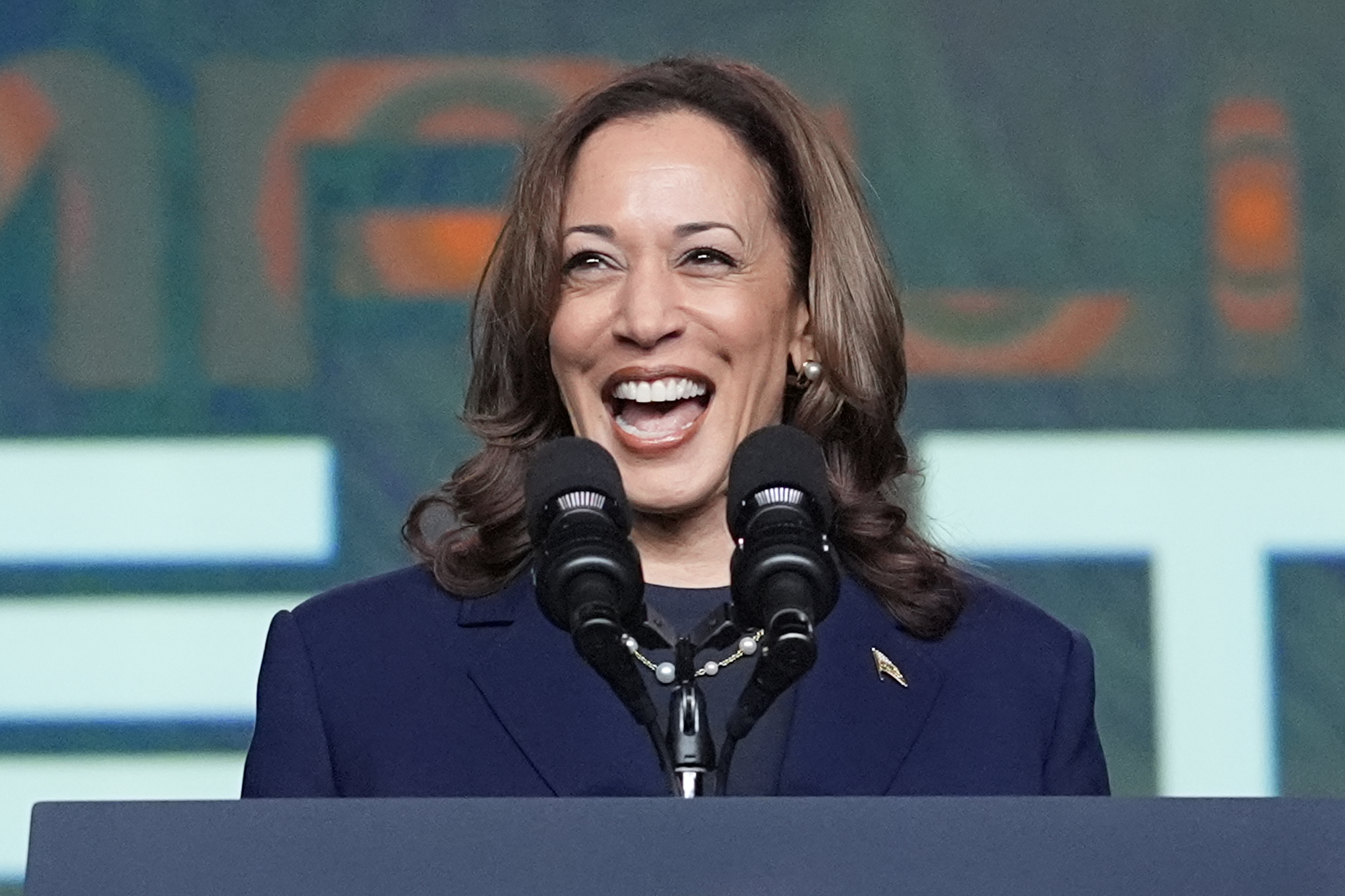Kamala Harris samlade in dubbelt så mycket pengar som Donald Trump i sin kampanjkassa under juli månad. Arkivbild. Foto: LM Otero/AP/TT