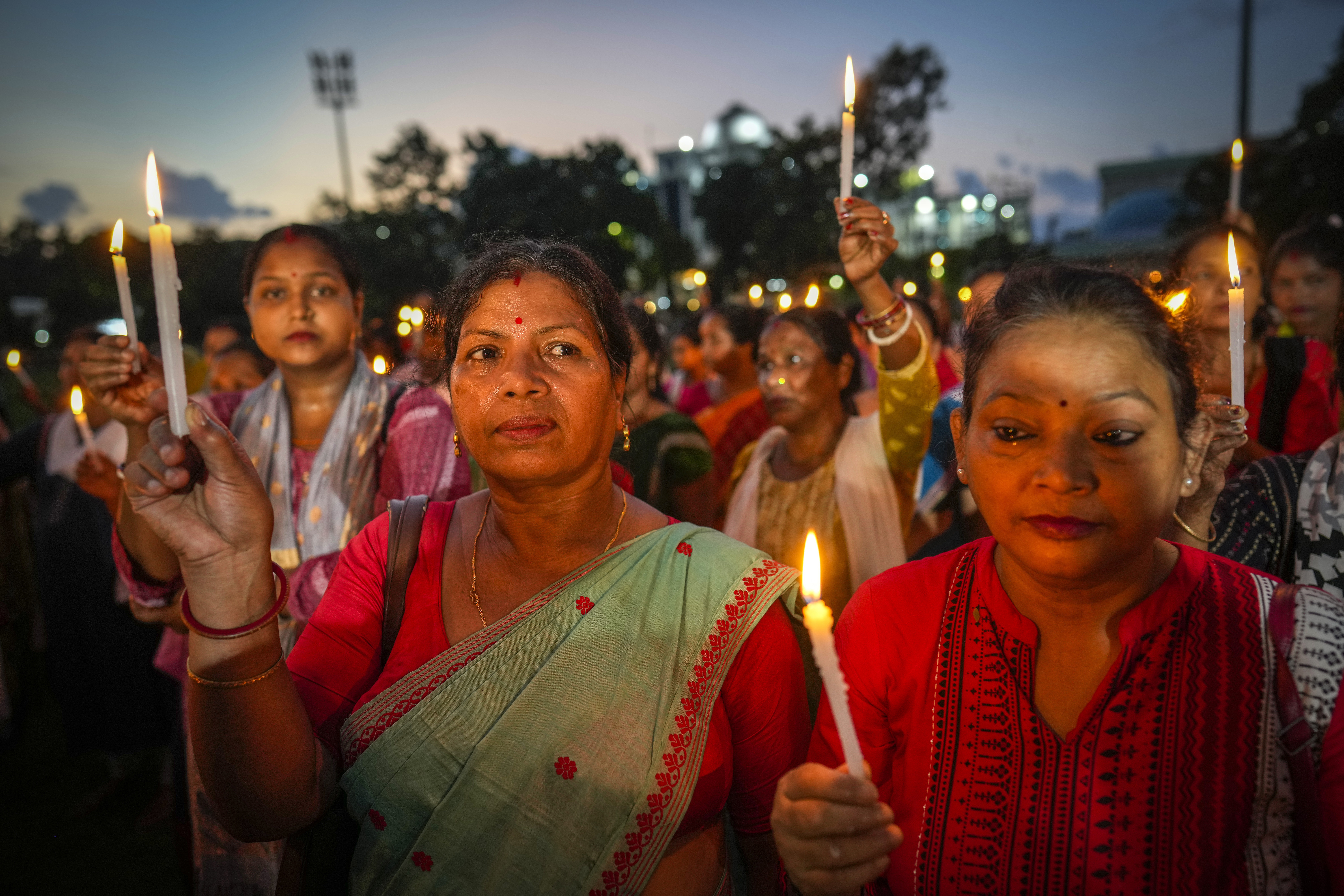 Ljusvaka i Guwahati, en av oräkneliga demonstrationer efter dådet i Calcutta. Foto: Anupam Nath/AP/TT