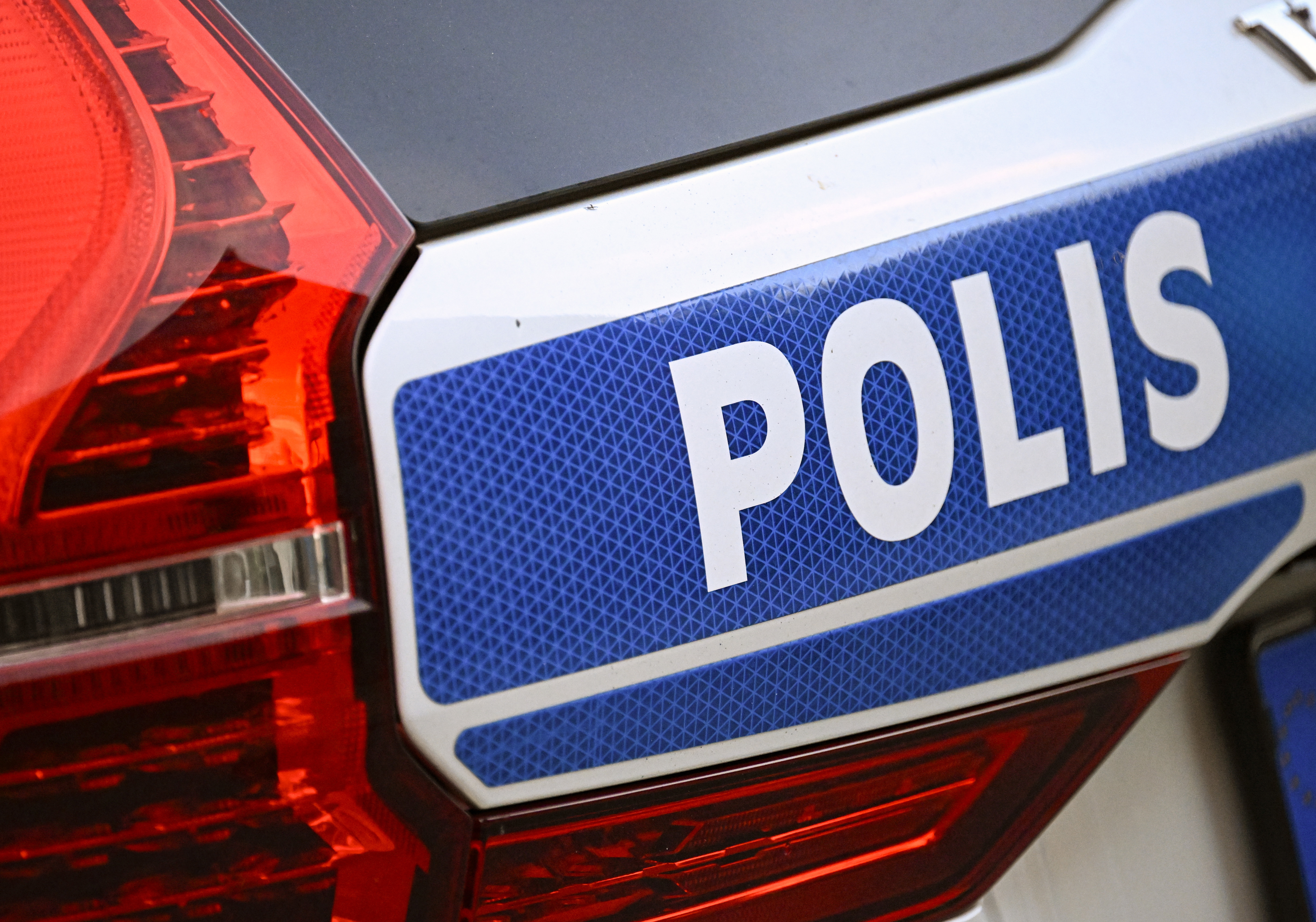 Polisen jagade en bil genom centrala Strömstad under torsdagen. Nu har tre personer häktats. Arkivbild. Foto: Johan Nilsson/TT