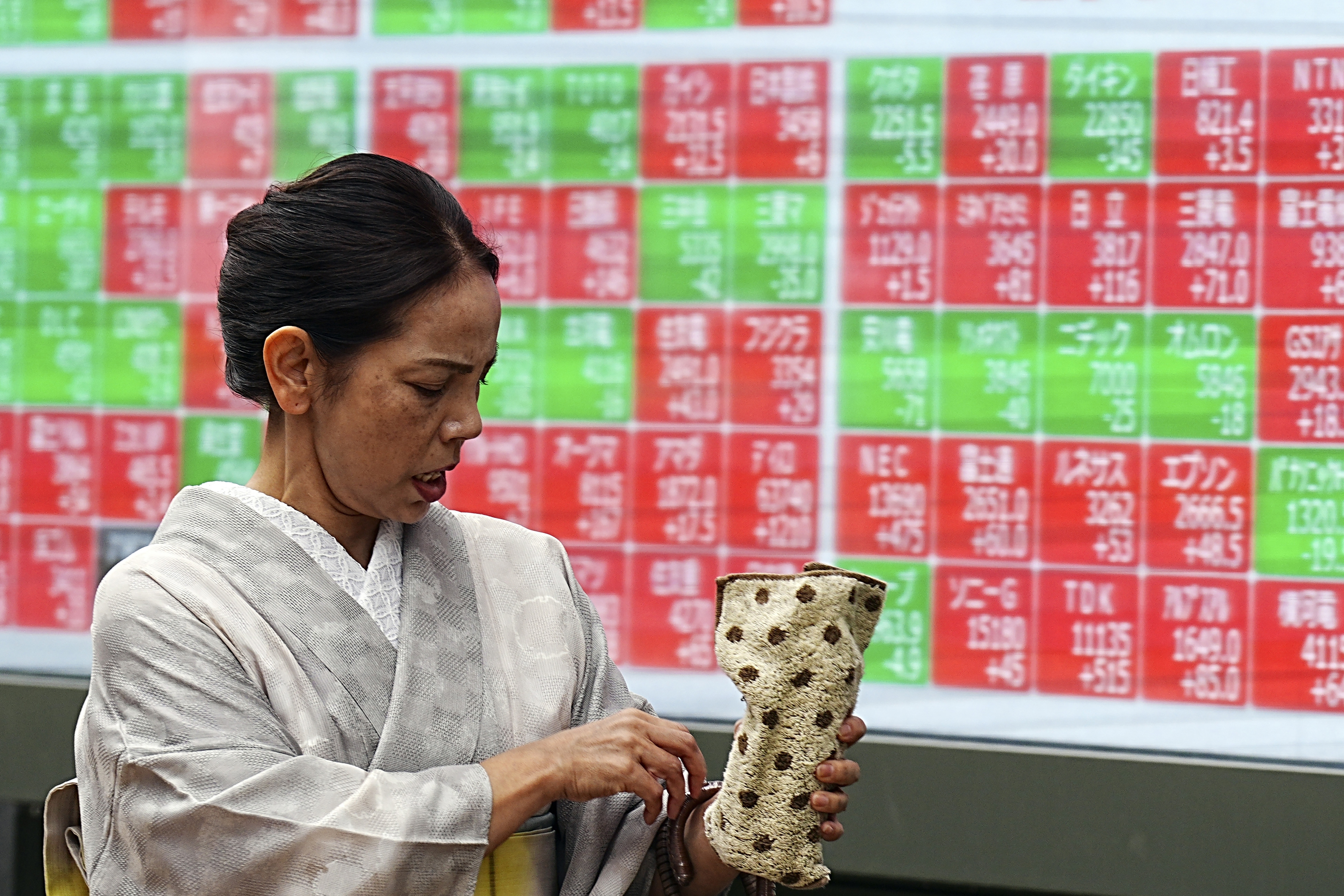 Asiens börser blandar och ger. Arkivbild. Foto: Eugene Hoshiko/AP/TT