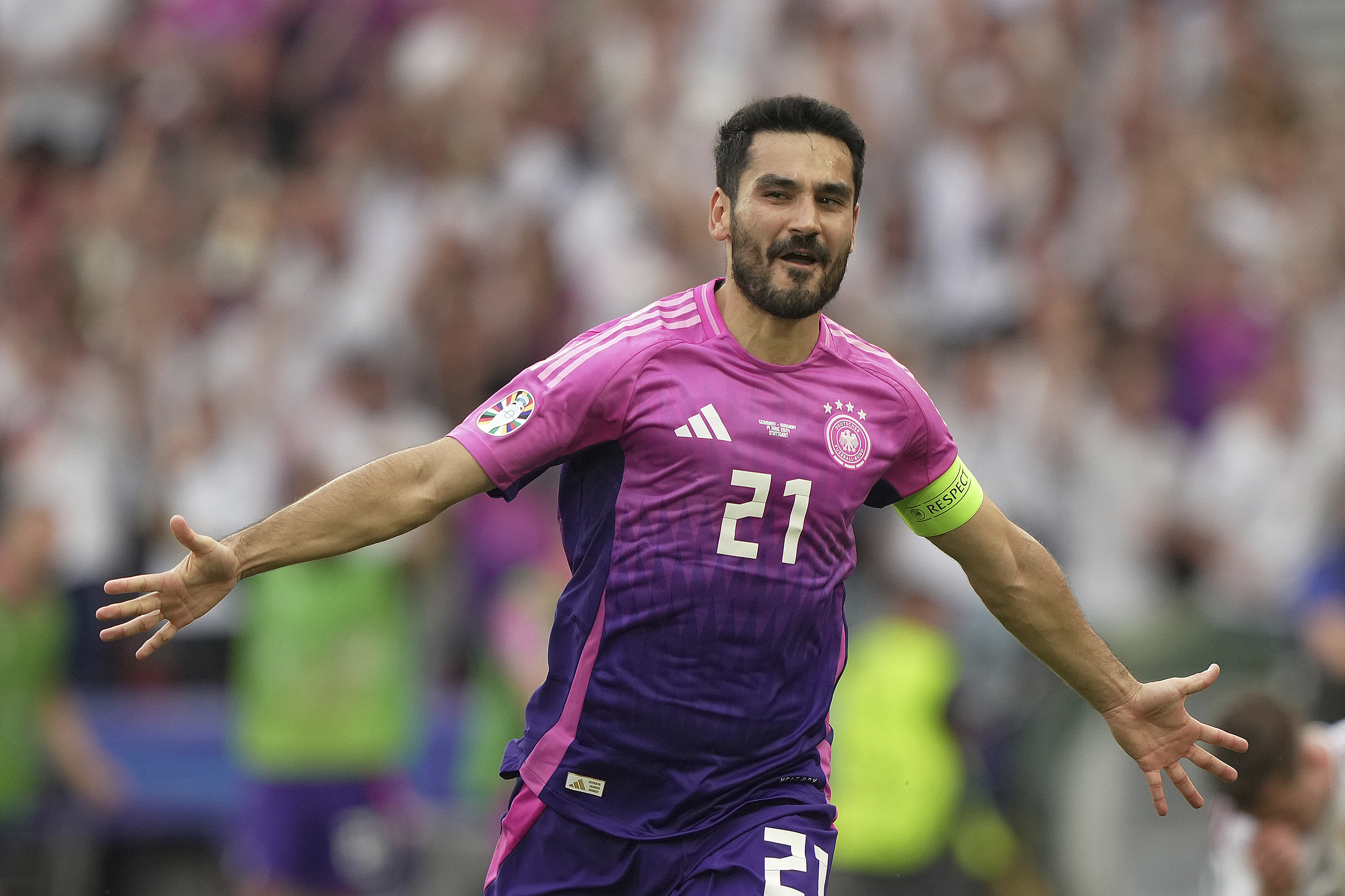 Gündogan för sitt Tyskland i sommarens fotbolls-EM. Foto: Spada/AP/TT