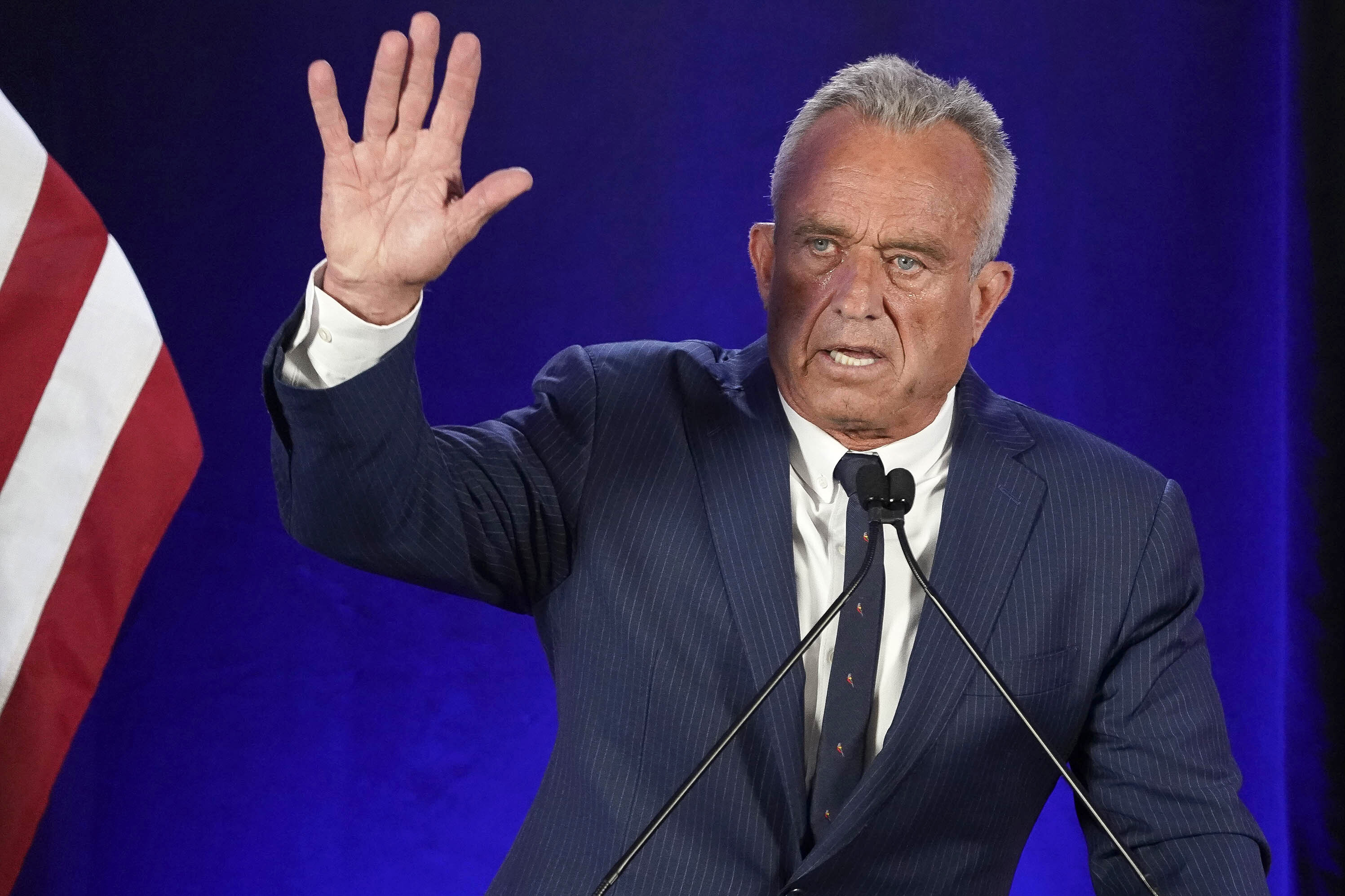 Den oberoende presidentkandidaten Robert F Kennedy jr under presskonferensen på fredagen där han meddelade att han avbryter sin kampanj. Foto: Darryl Webb/AP/TT