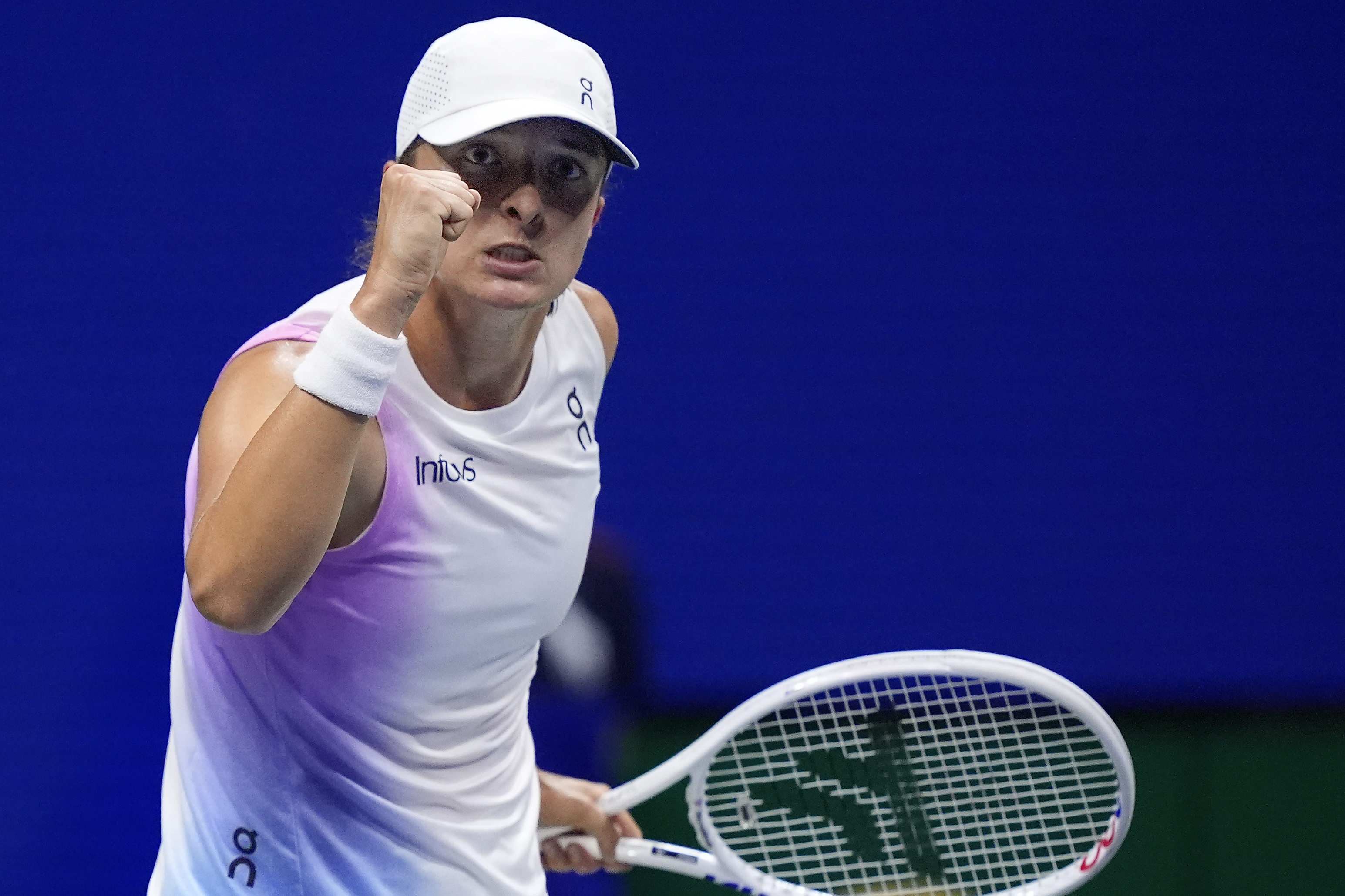 Iga Swiatek under matchen mot Anastasija Pavljutjenkova i US Open. Foto: Matt Rourke/AP/TT