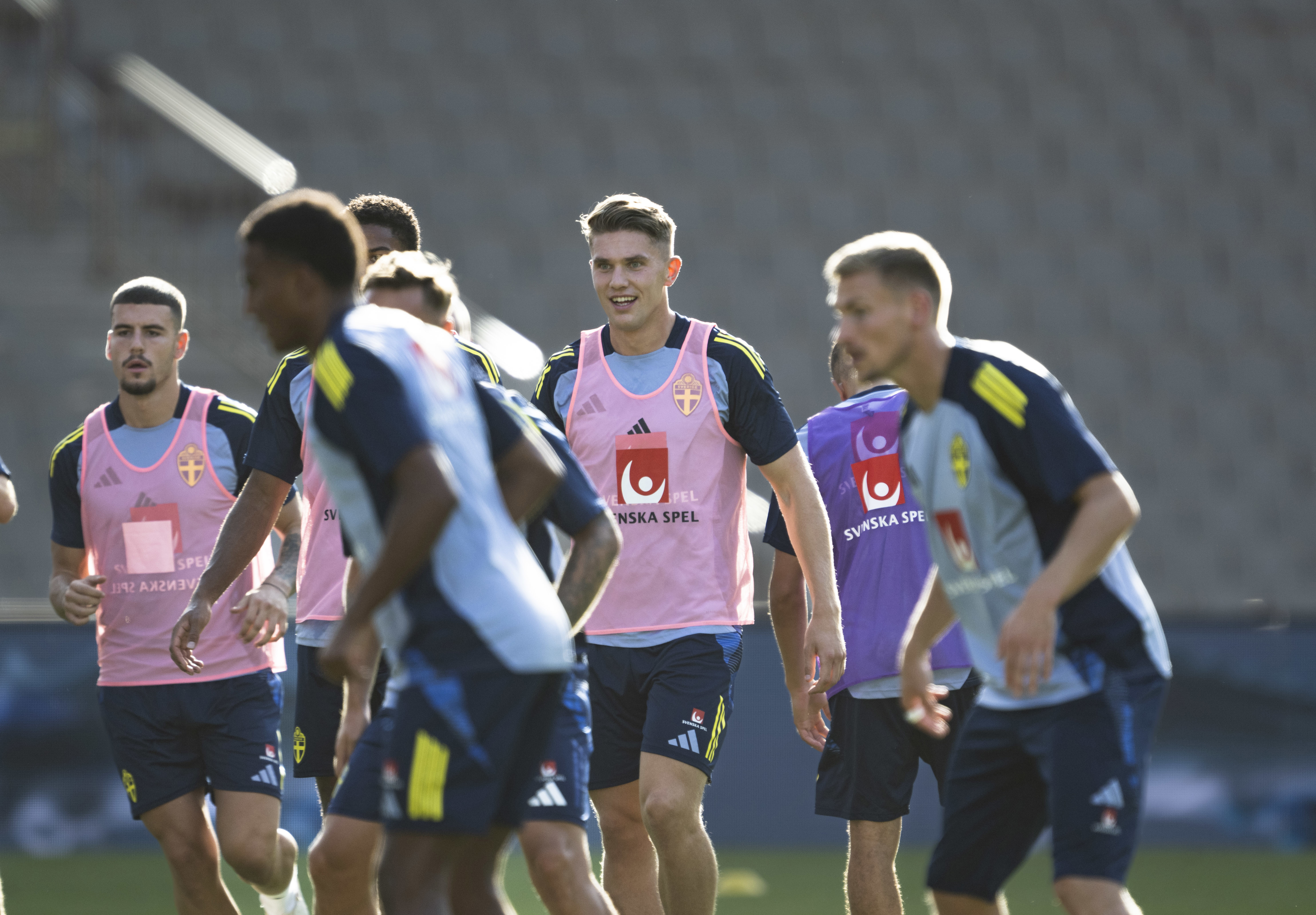 Viktor Gyökeres tränar på matcharenan i Baku inför kvällens möte för det svenska landslaget med Azerbajdzjan i Nations League. Foto: Pontus Lundahl/TT